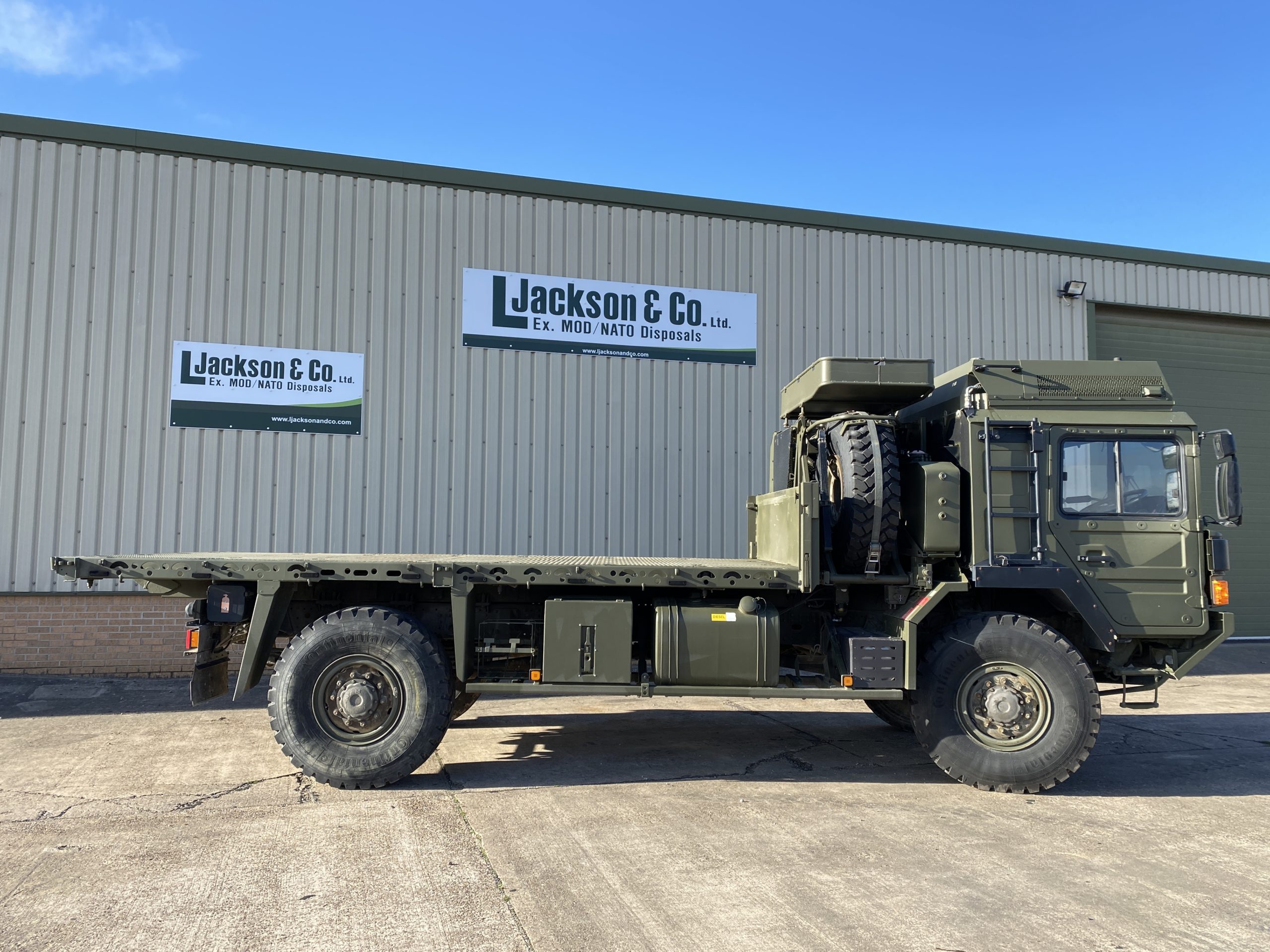 MAN HX60 18.330 4×4 Flat Bed Cargo Truck