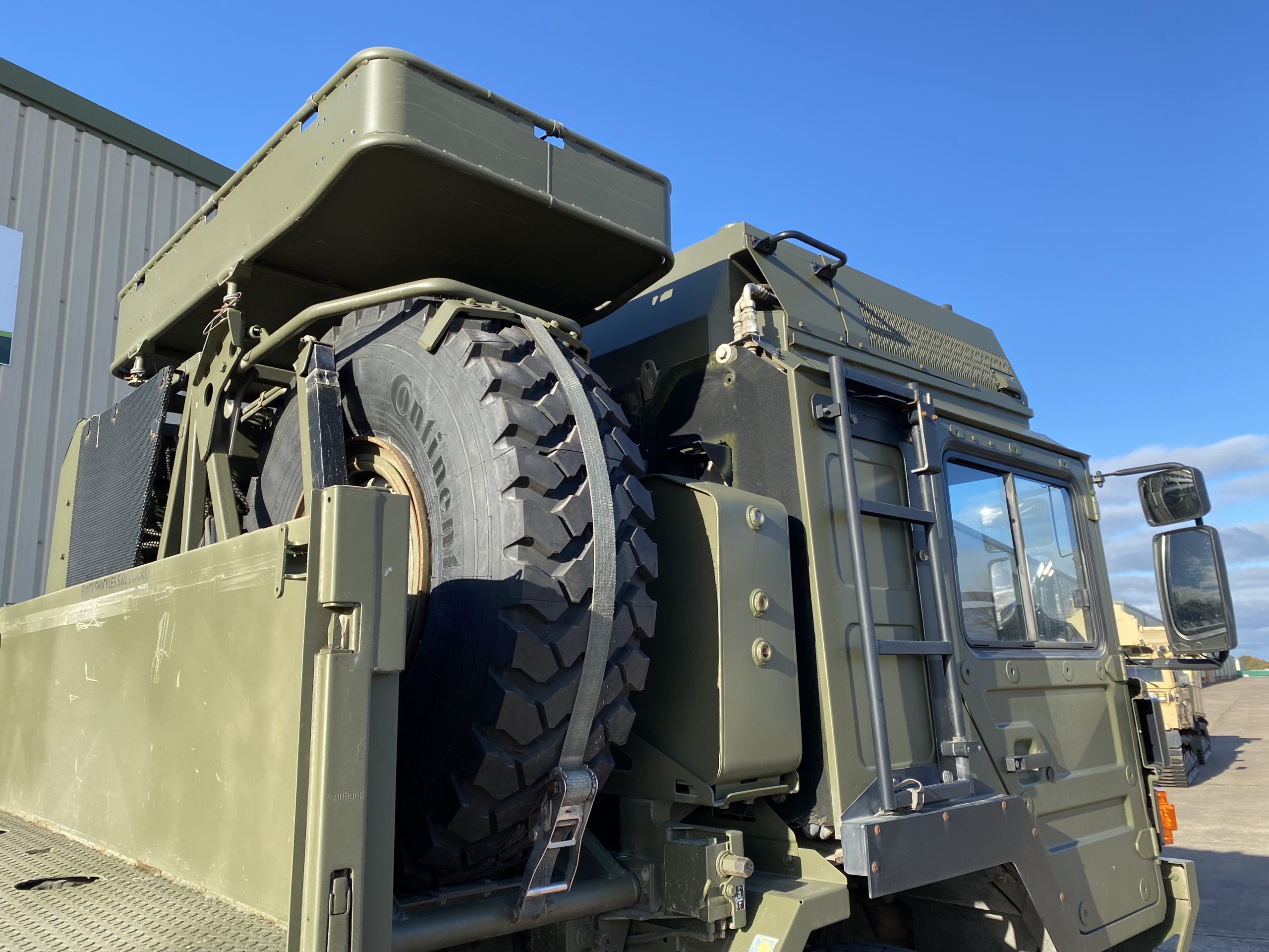 MAN HX60 18.330 4×4 Flat Bed Cargo Truck