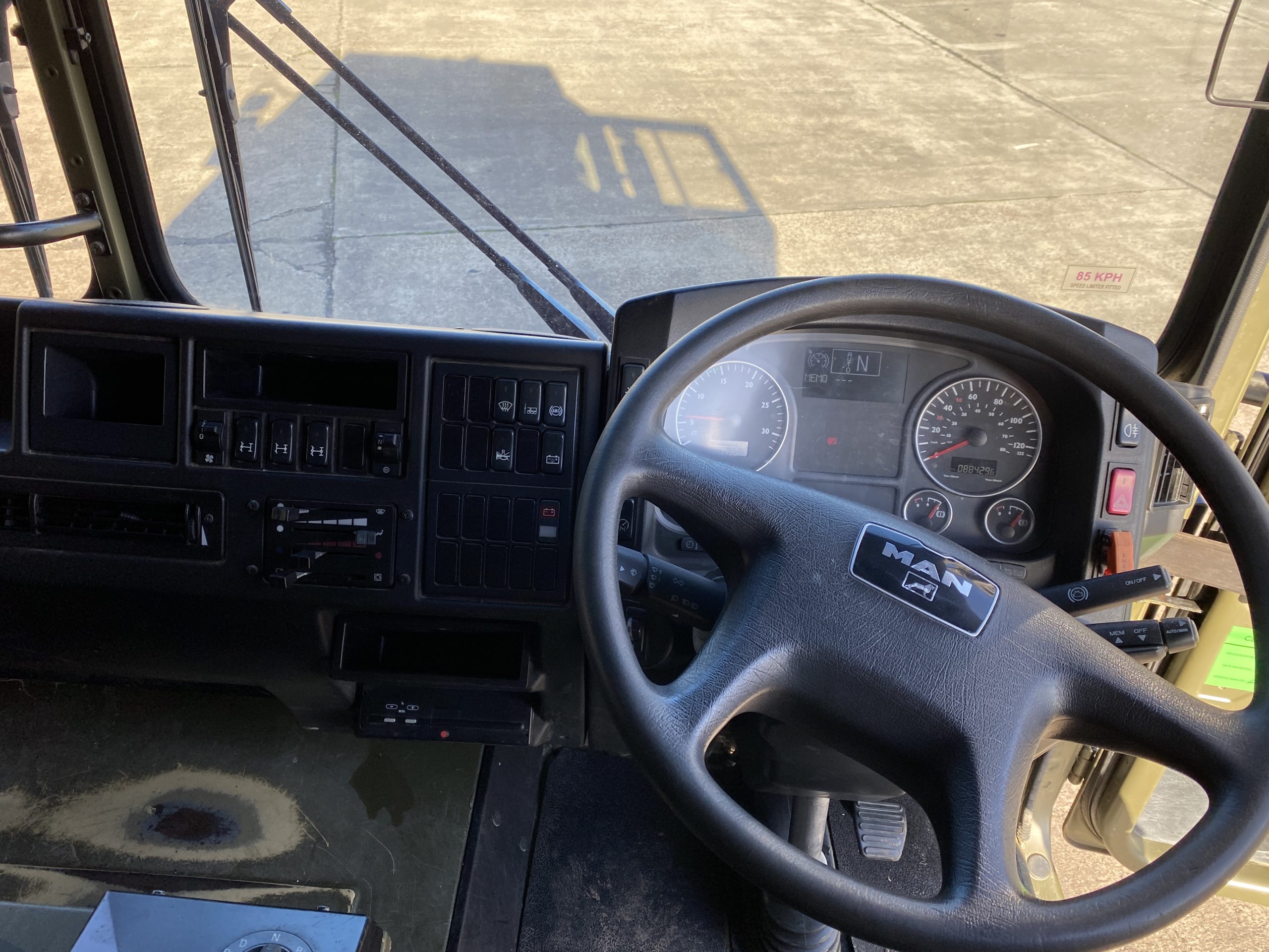 MAN HX60 18.330 4×4 Flat Bed Cargo Truck