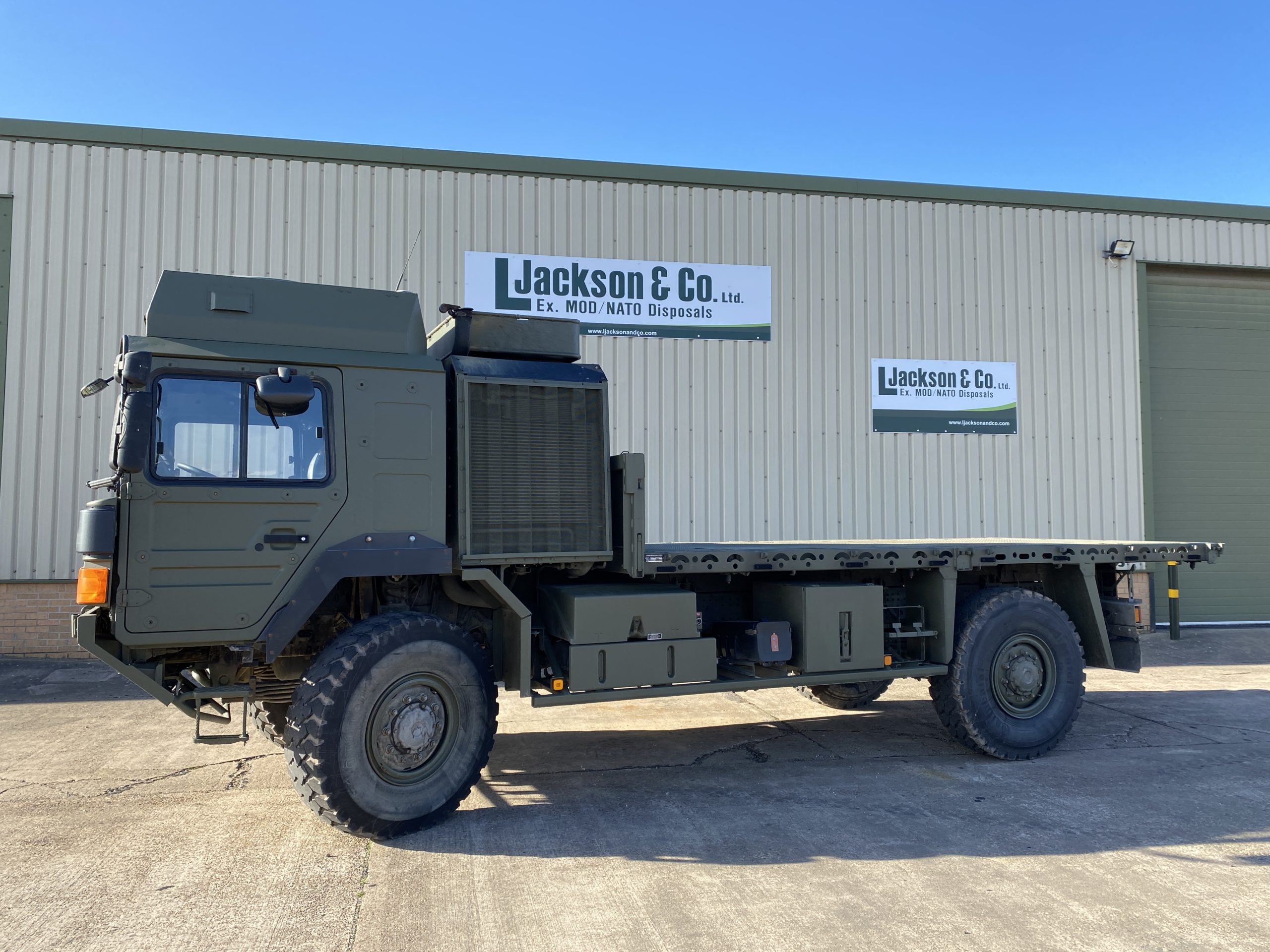 MAN HX60 18.330 4×4 Flat Bed Cargo Truck