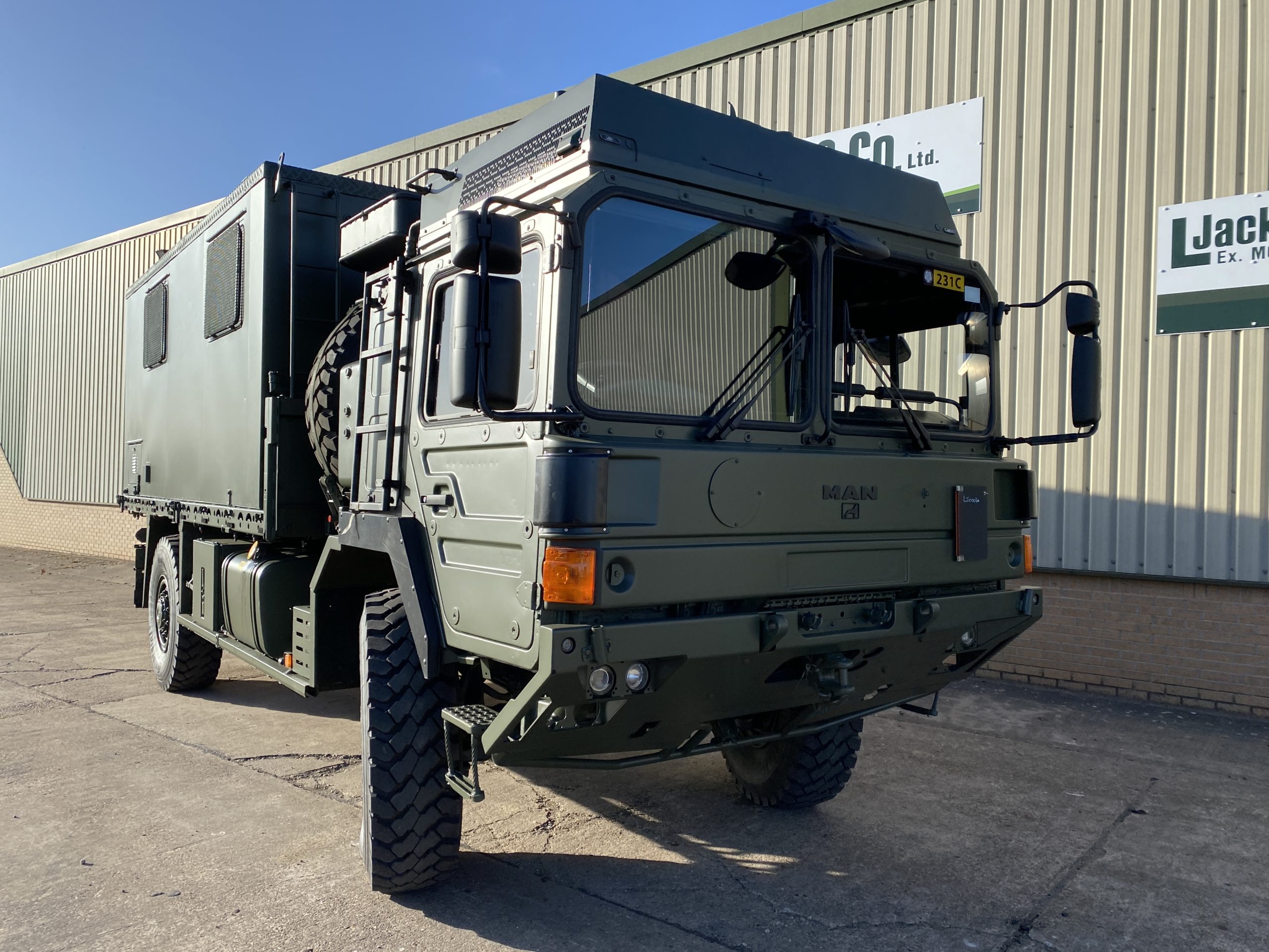 MAN HX60 18.330 Box Truck