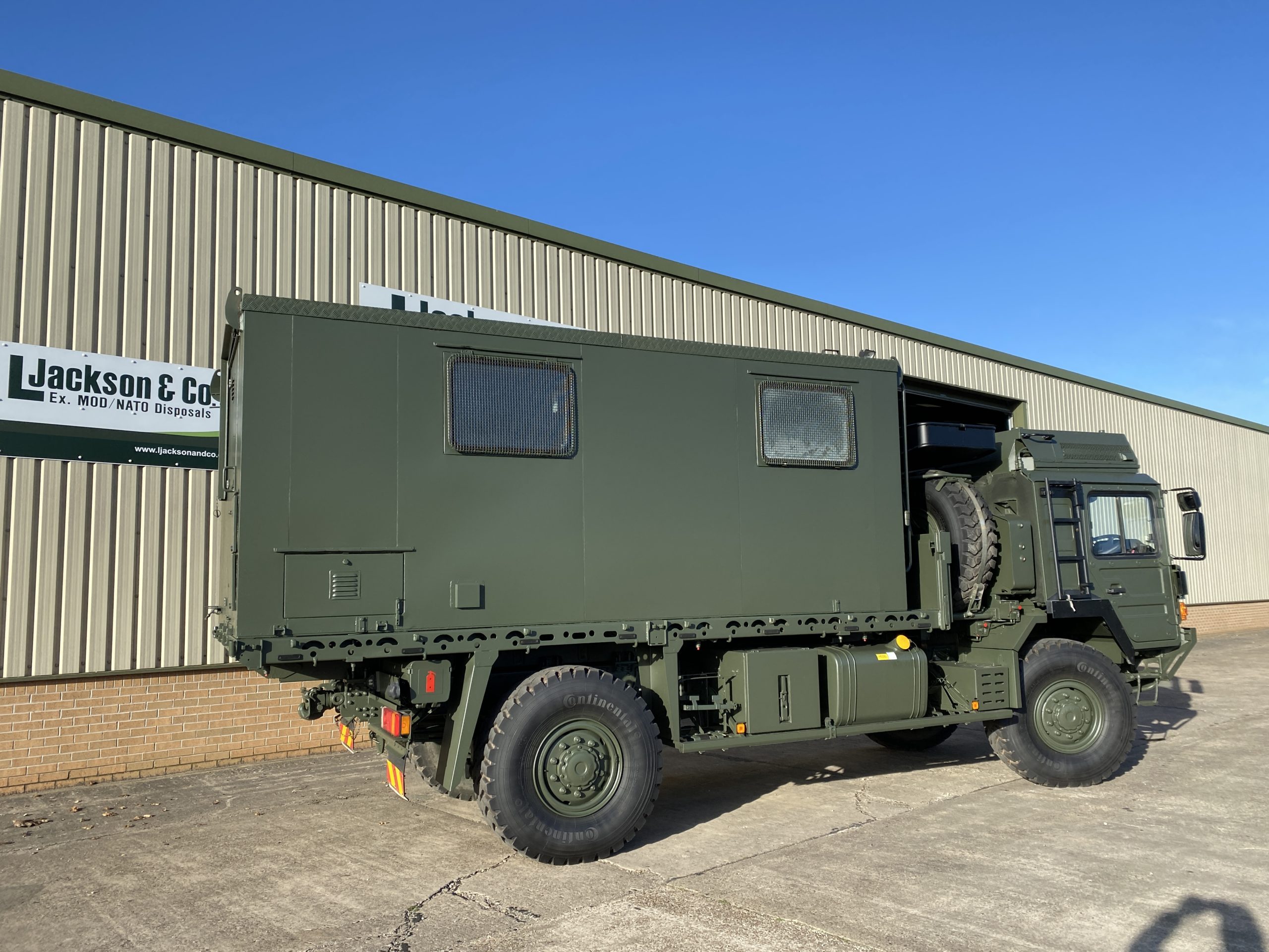 MAN HX60 18.330 Box Truck