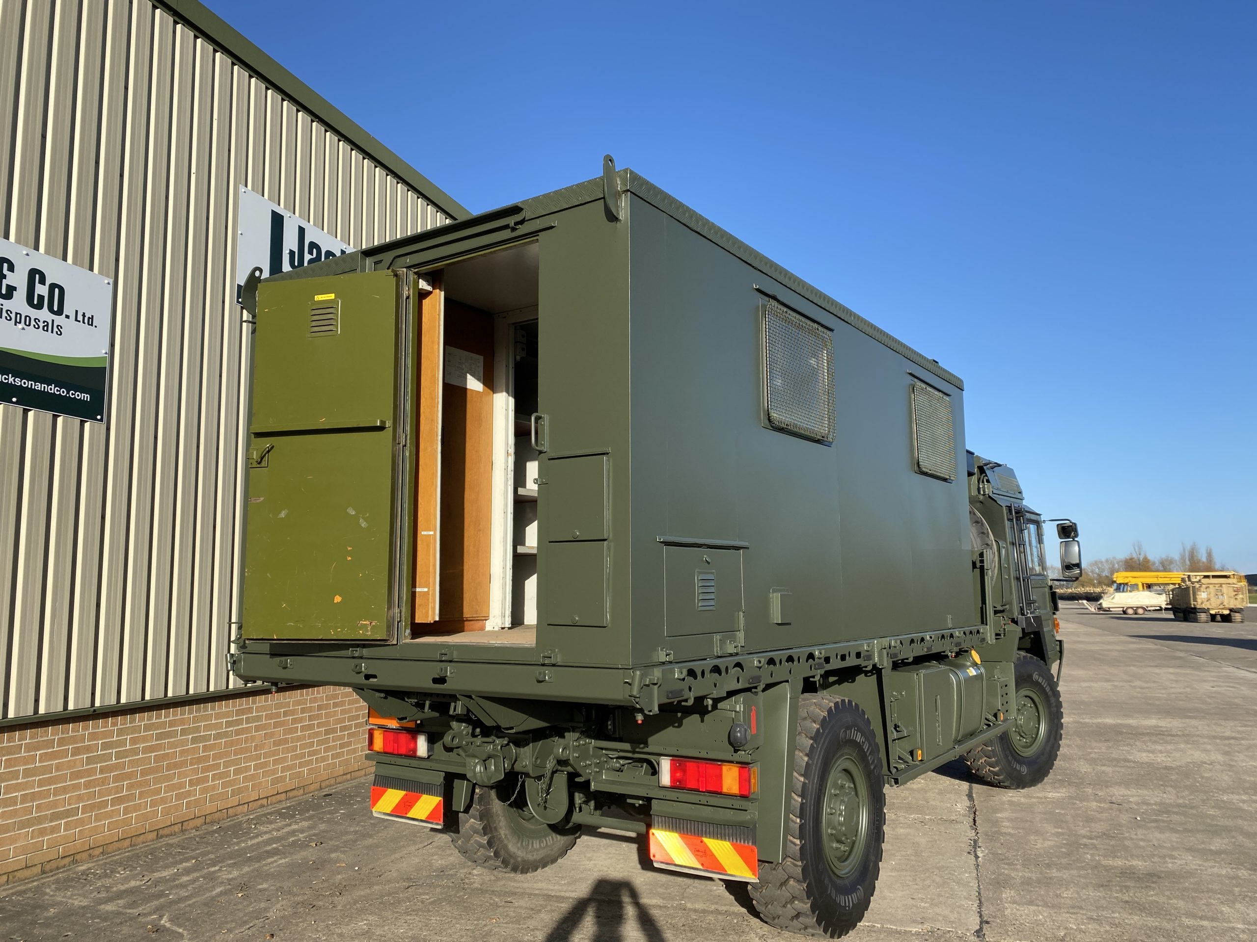 MAN HX60 18.330 Box Truck