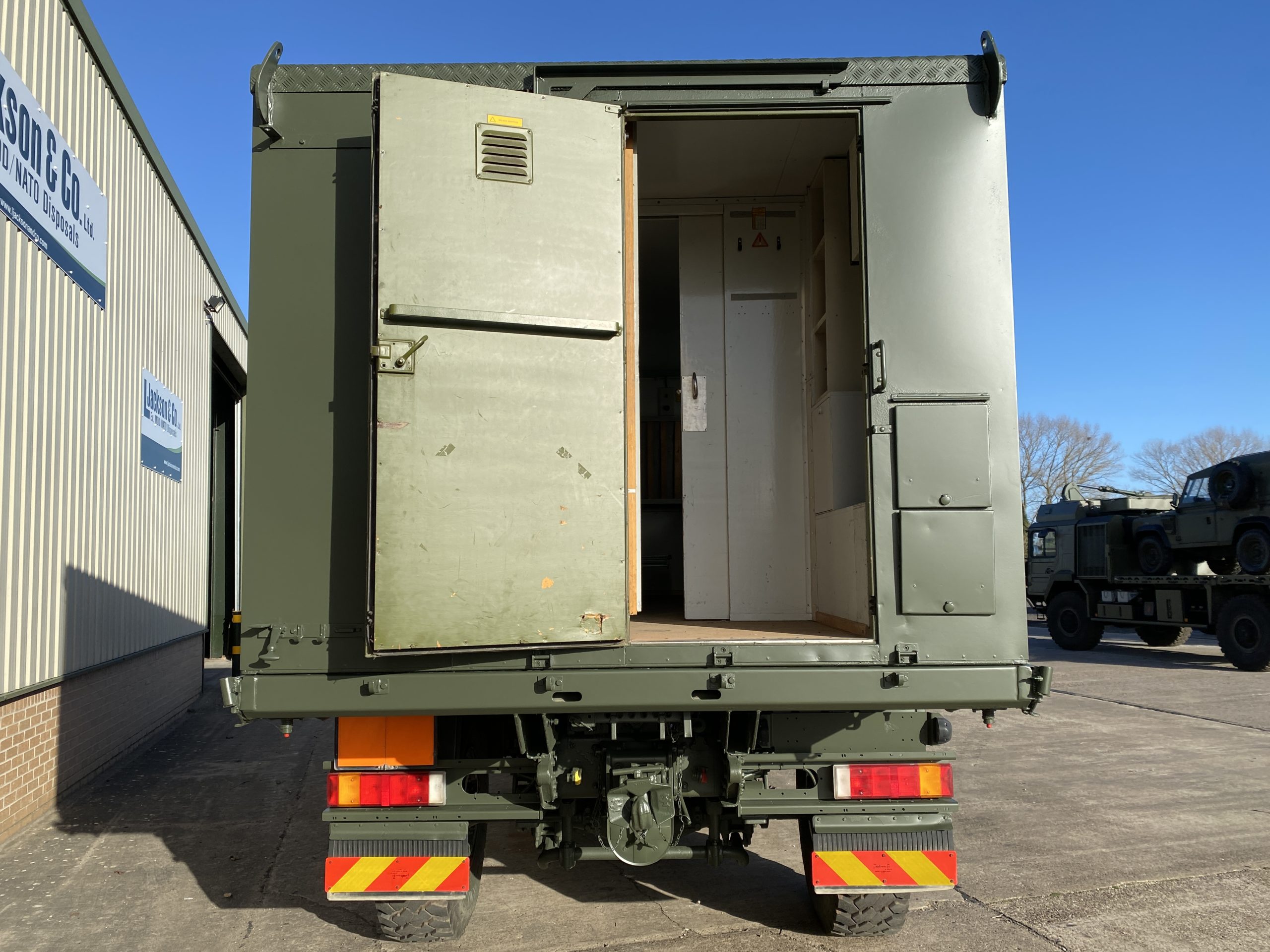 MAN HX60 18.330 Box Truck