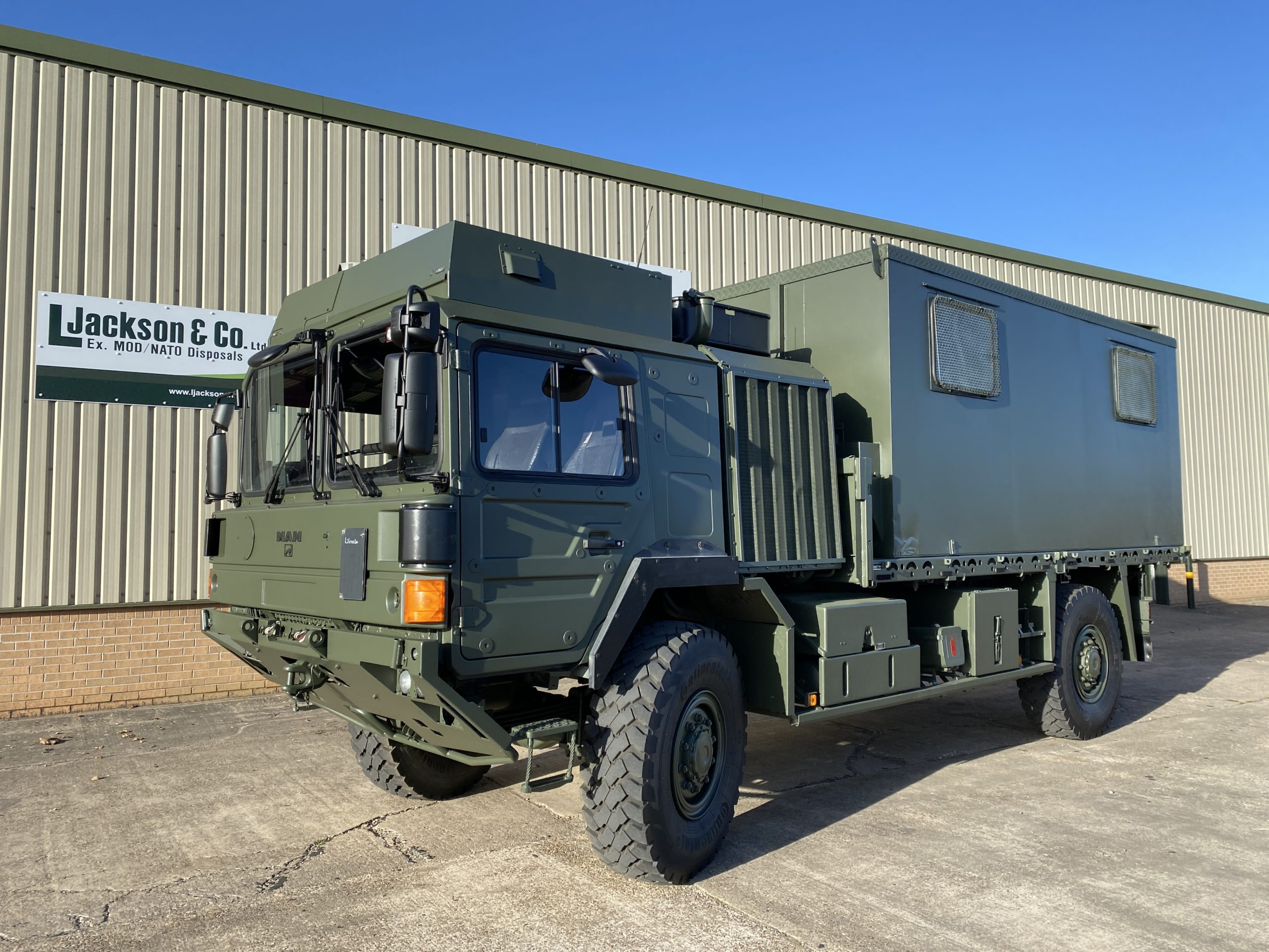 MAN HX60 18.330 Box Truck