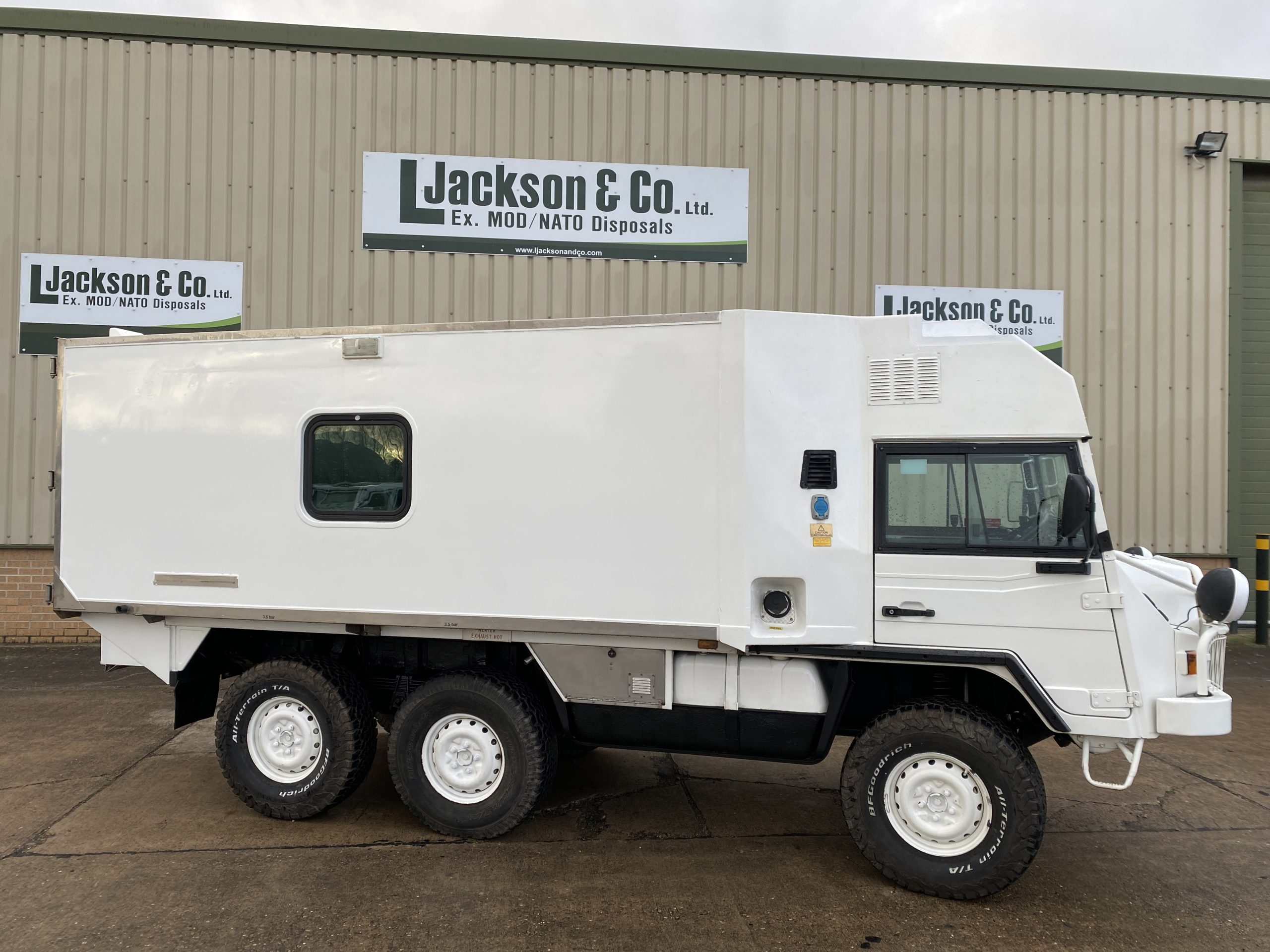 Pinzgauer 718 6×6 Box Vehicle