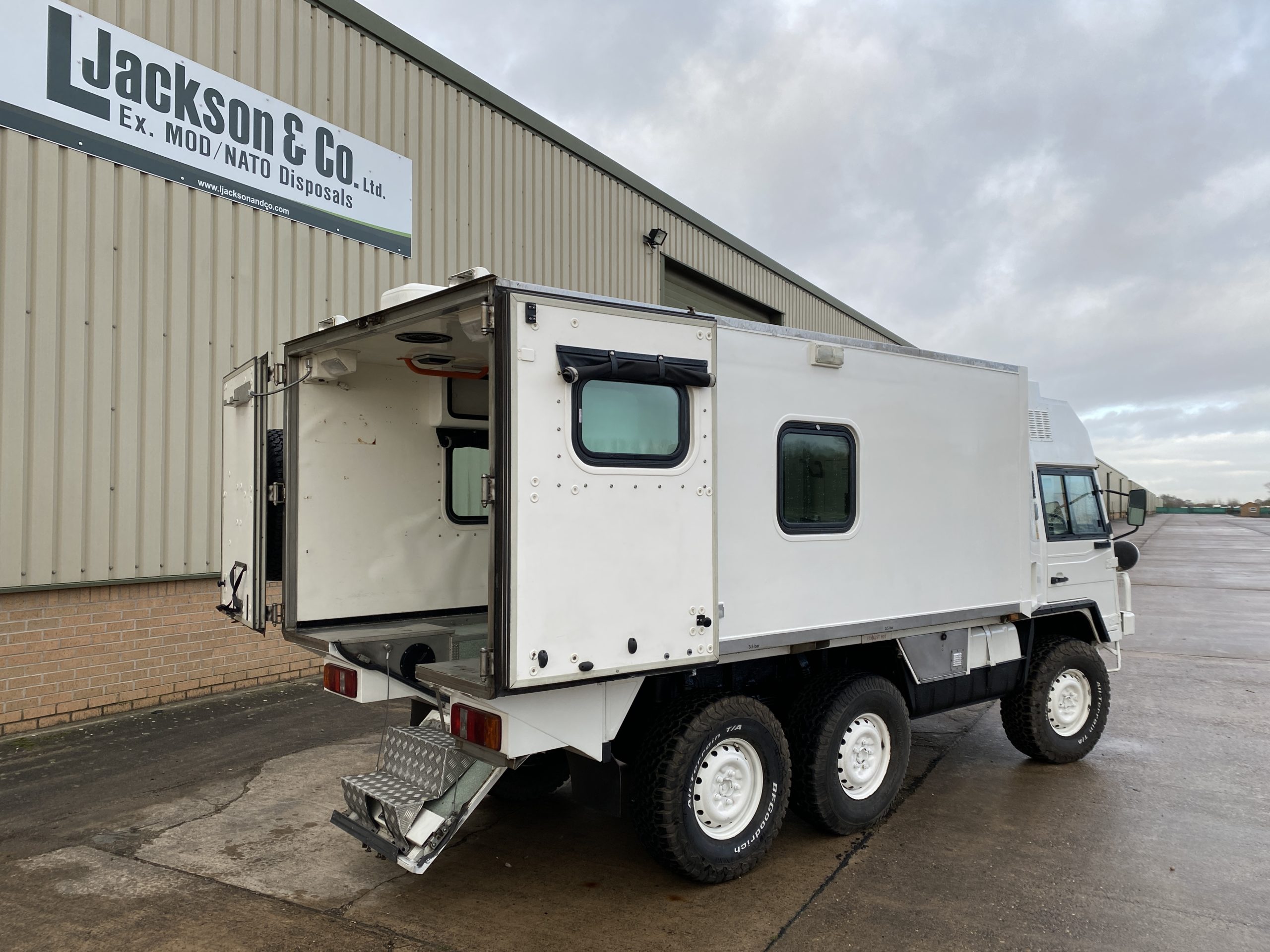Pinzgauer 718 6×6 Box Vehicle