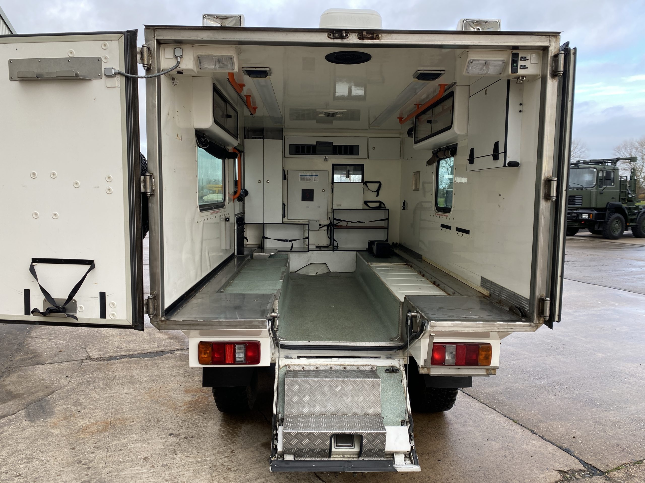 Pinzgauer 718 6×6 Box Vehicle