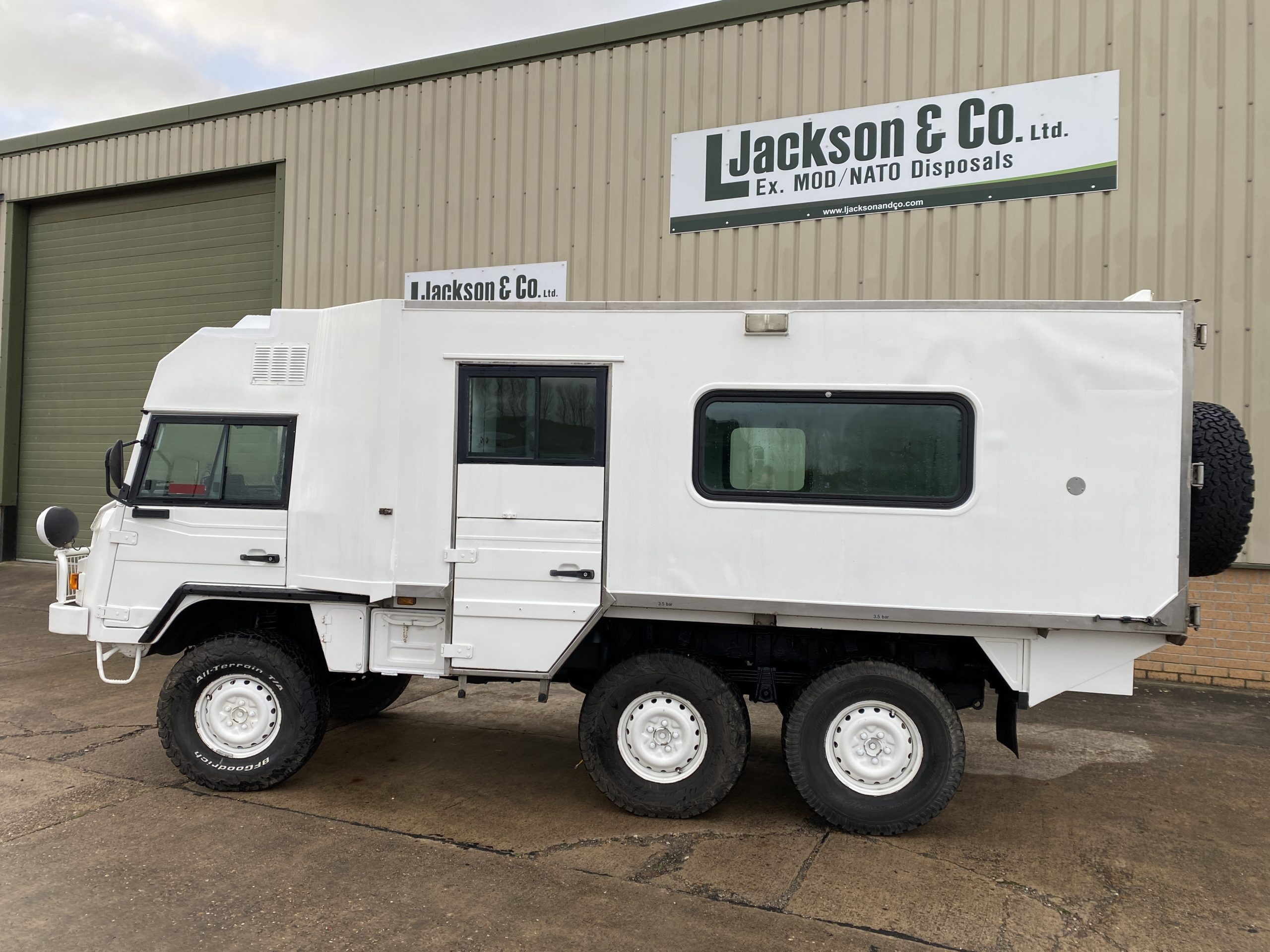 Pinzgauer 718 6×6 Box Vehicle