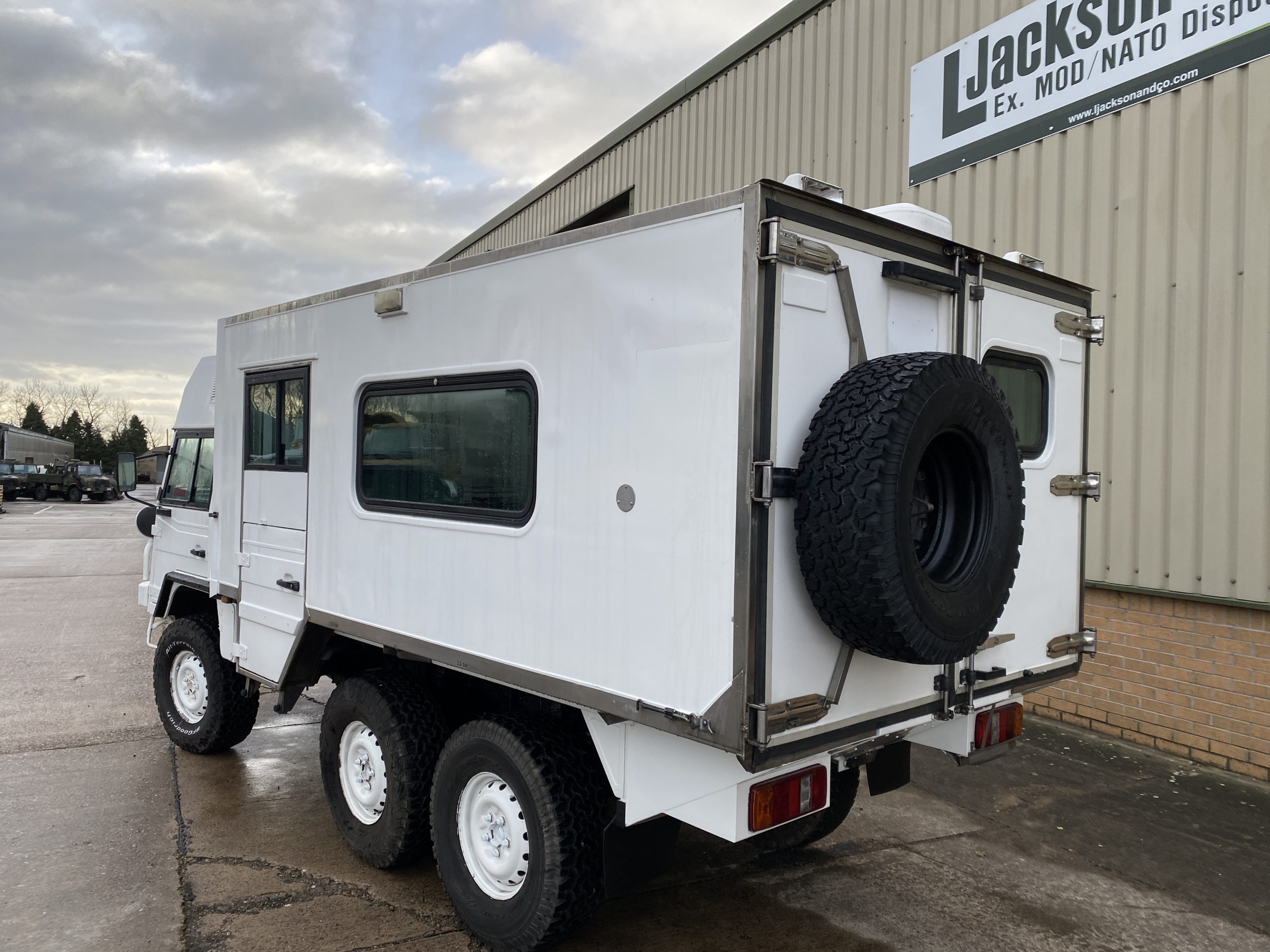 Pinzgauer 718 6×6 Box Vehicle