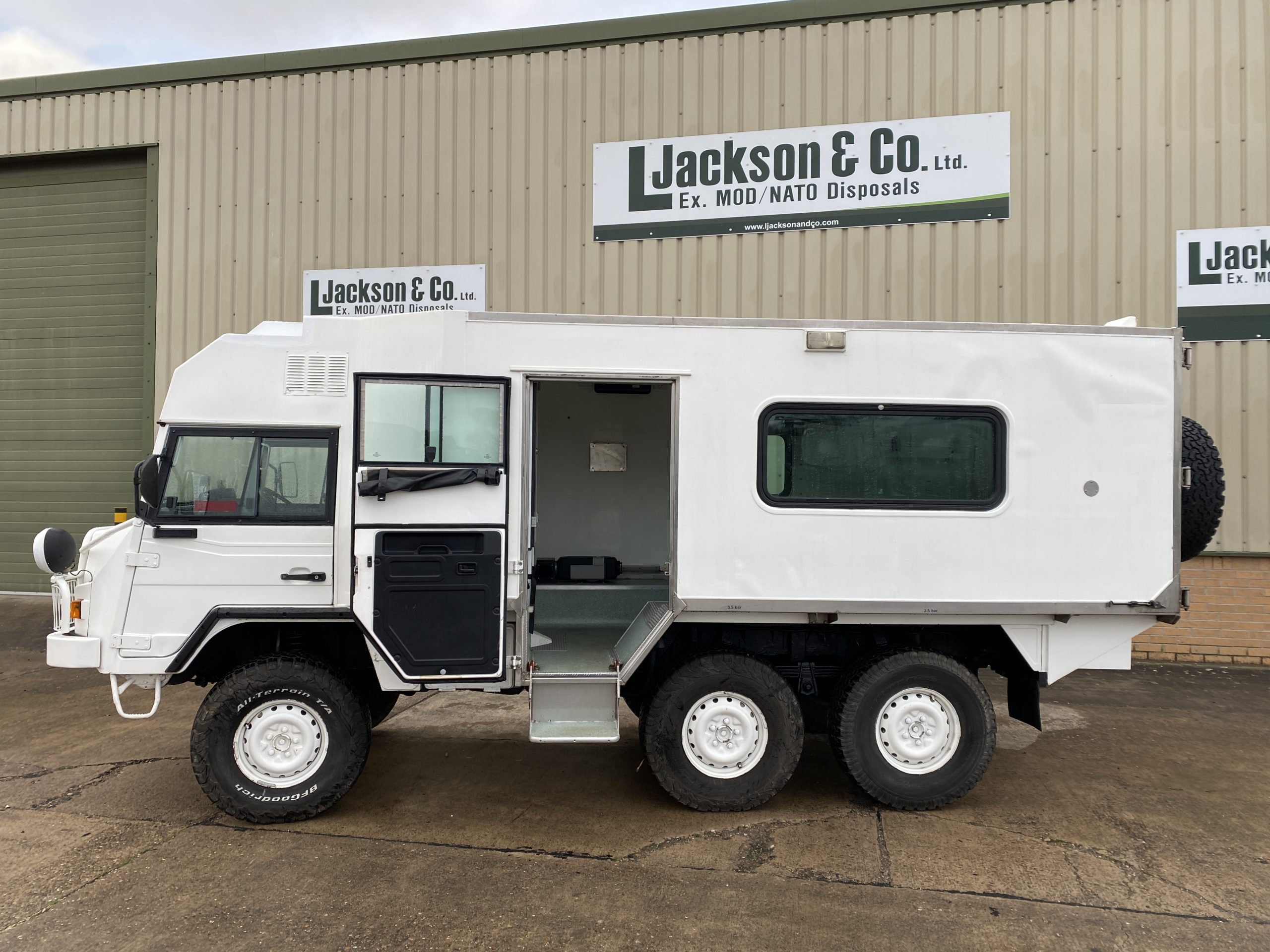 Pinzgauer 718 6×6 Box Vehicle