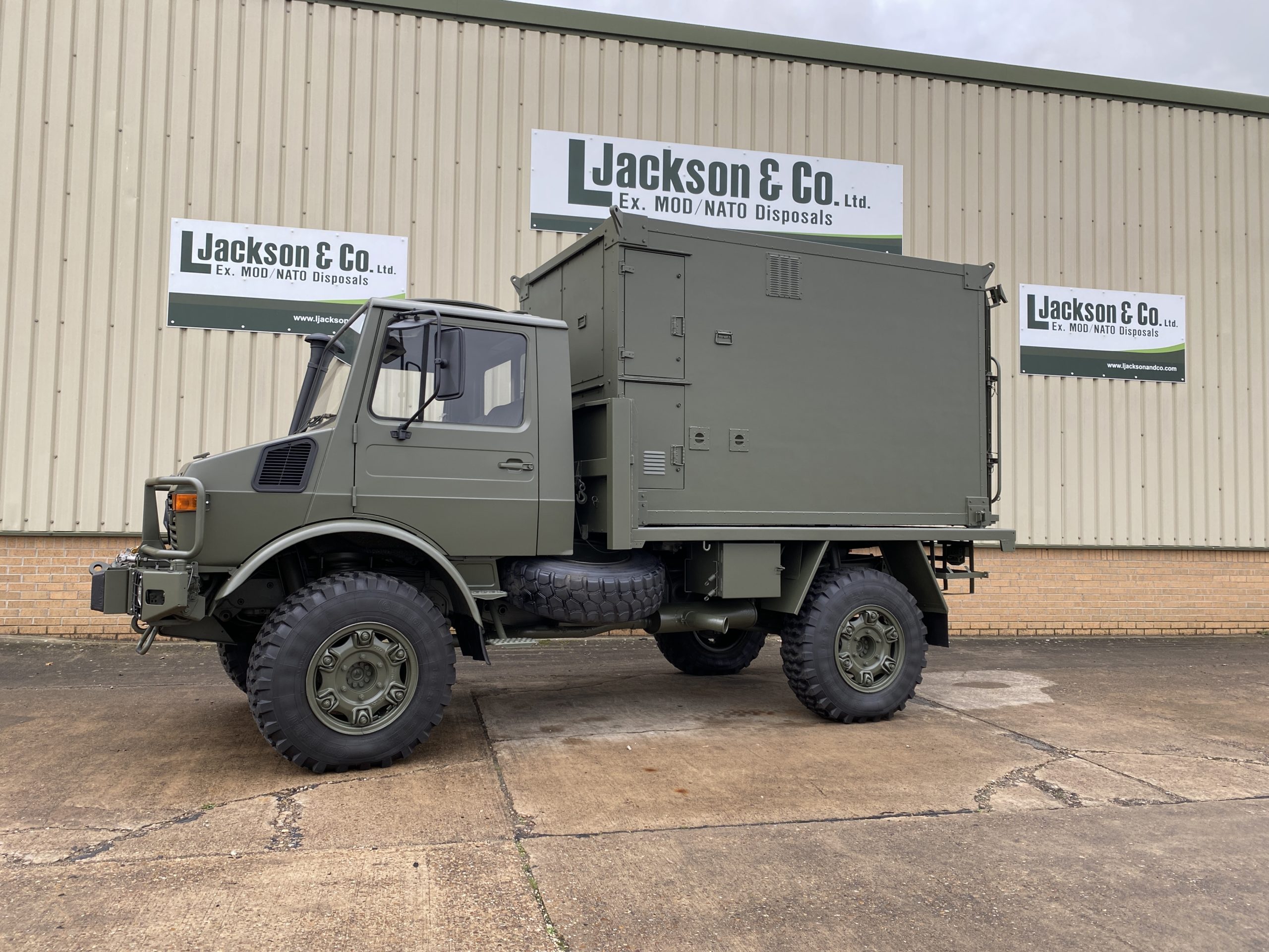 Mercedes Unimog U1300L Box Vehicle RHD Turbo