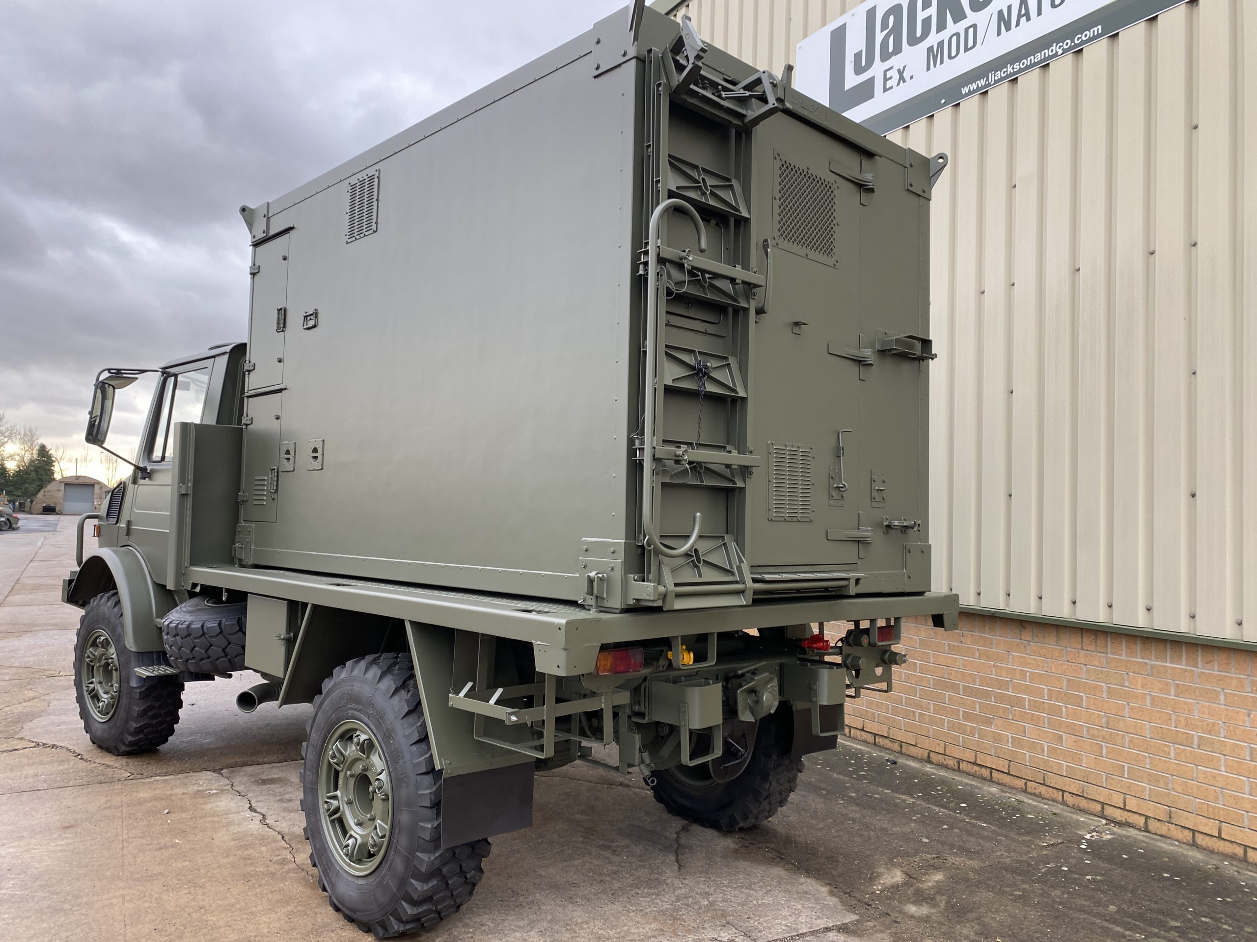 Mercedes Unimog U1300L Box Vehicle RHD Turbo