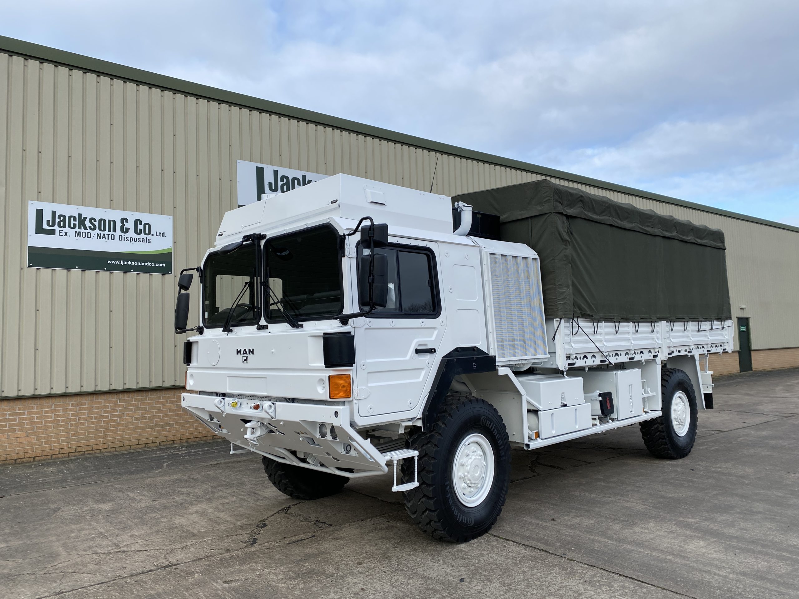MAN HX60 18.330 4×4 Drop Side Cargo Trucks