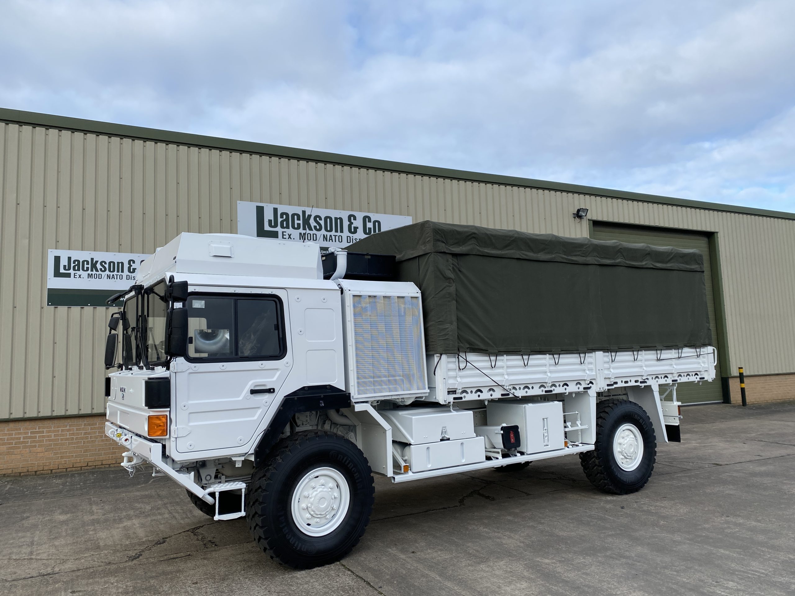 MAN HX60 18.330 4×4 Drop Side Cargo Trucks