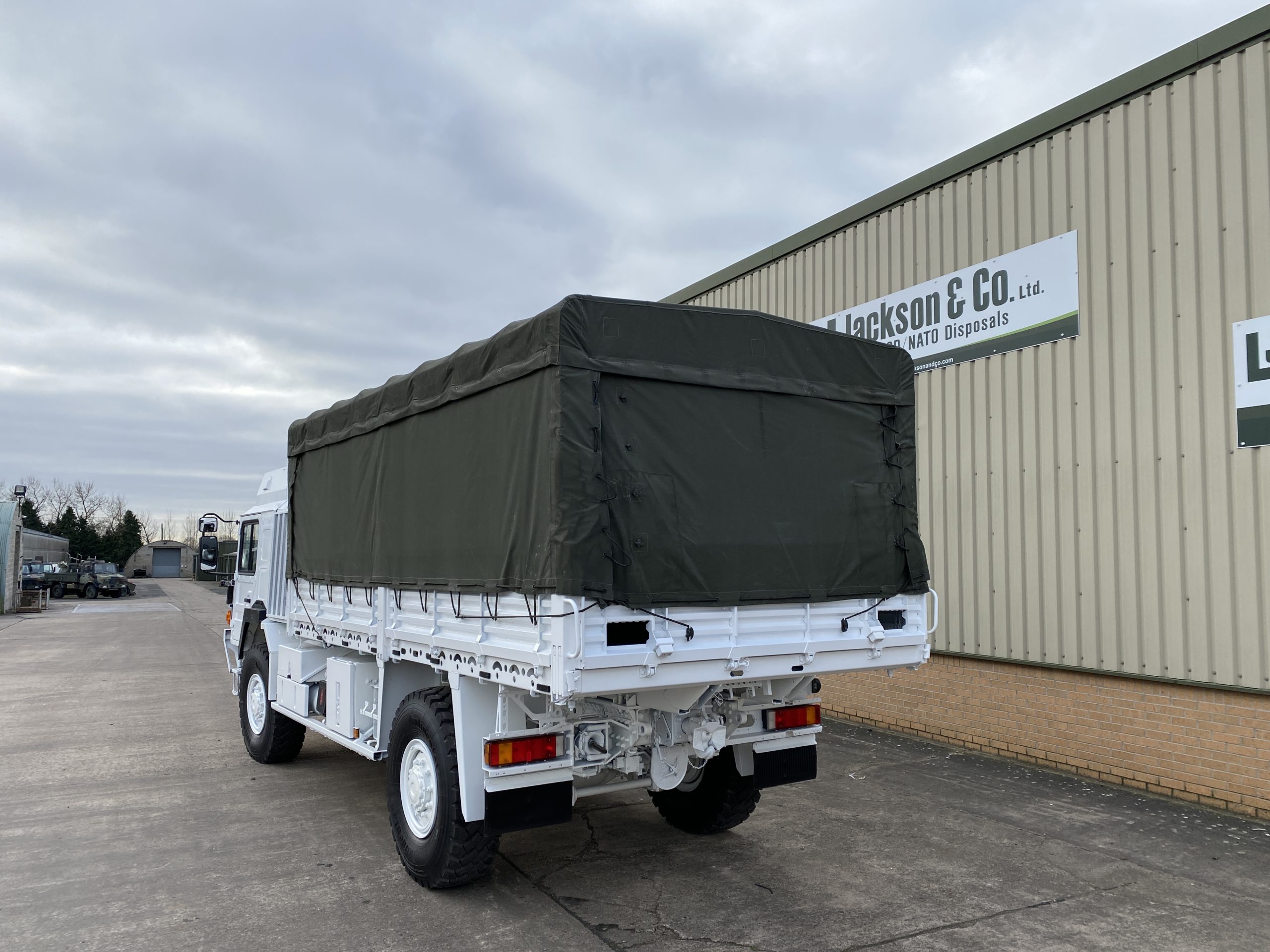 MAN HX60 18.330 4×4 Cargo Winch Truck