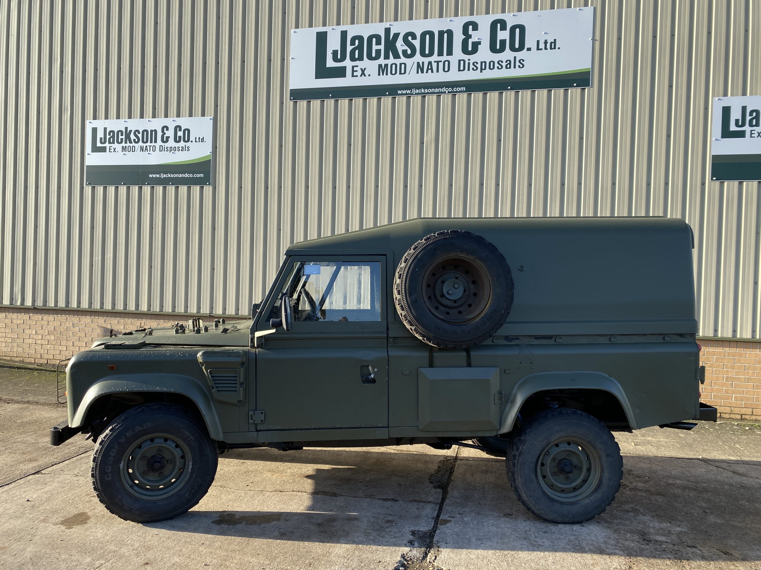 Land Rover Defender Wolf 110 Hard Top LHD