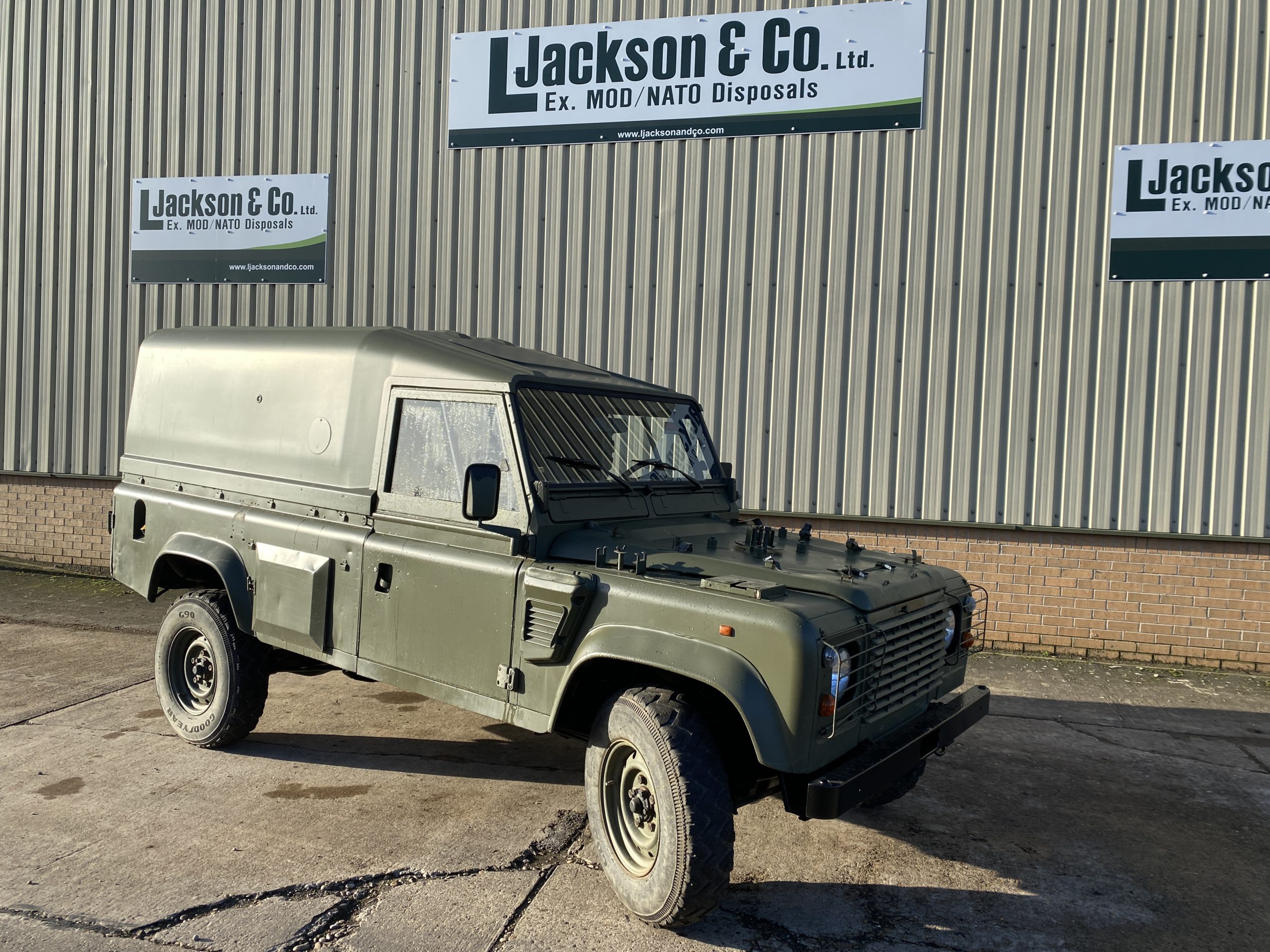 Land Rover Defender Wolf 110 Hard Top LHD
