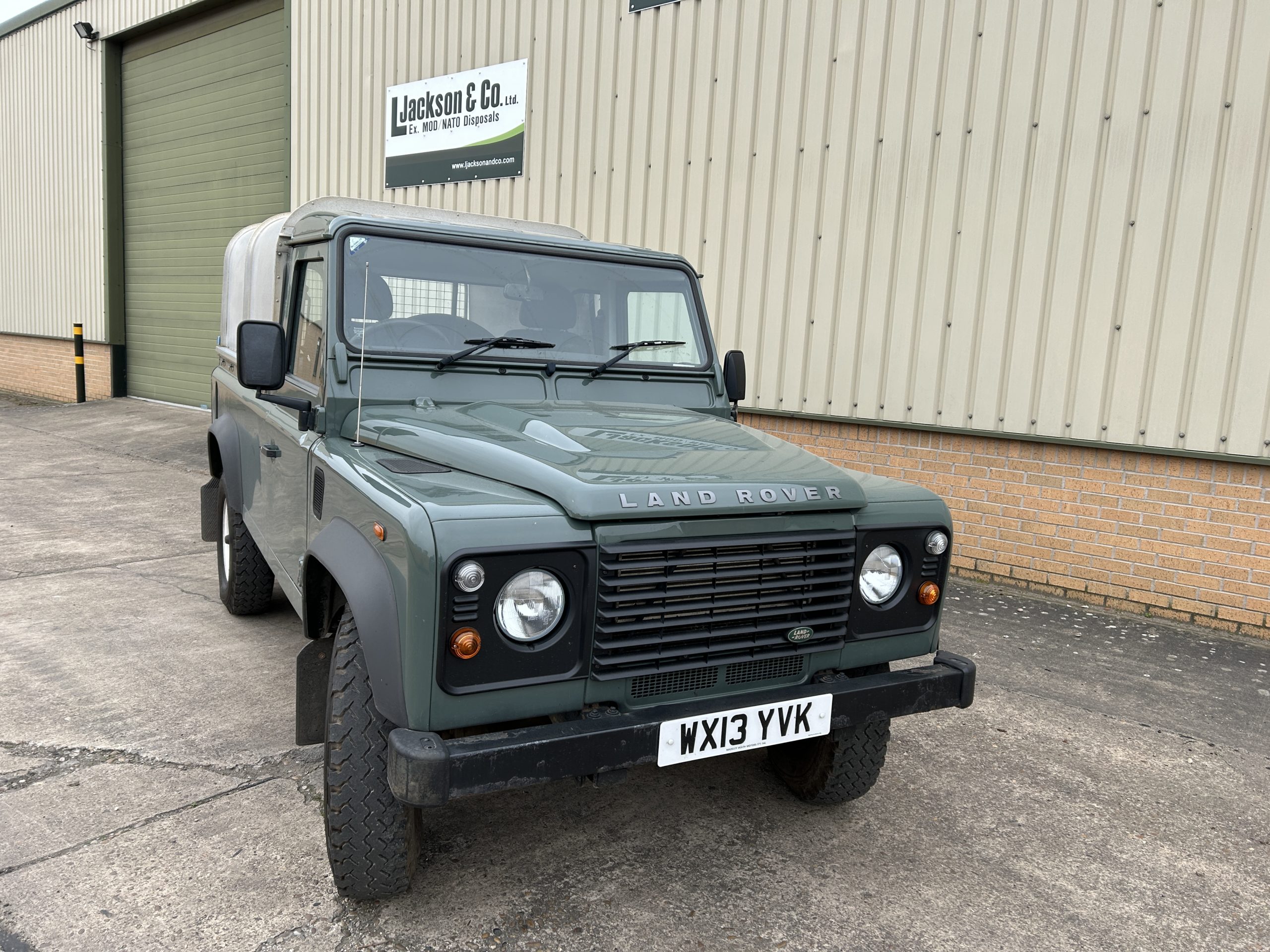 Land Rover Defender 110 Pickup