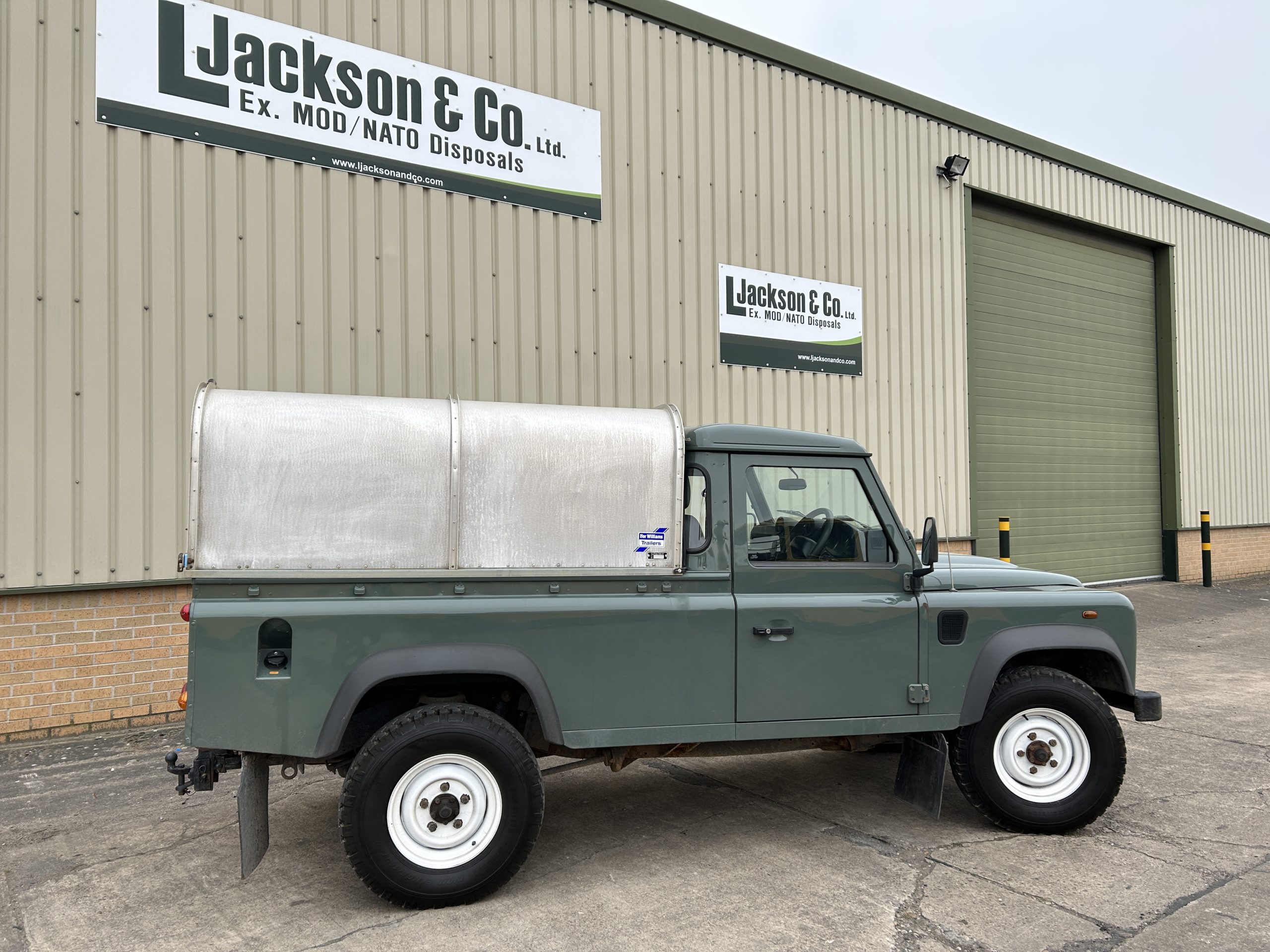 Land Rover Defender 110 Pickup