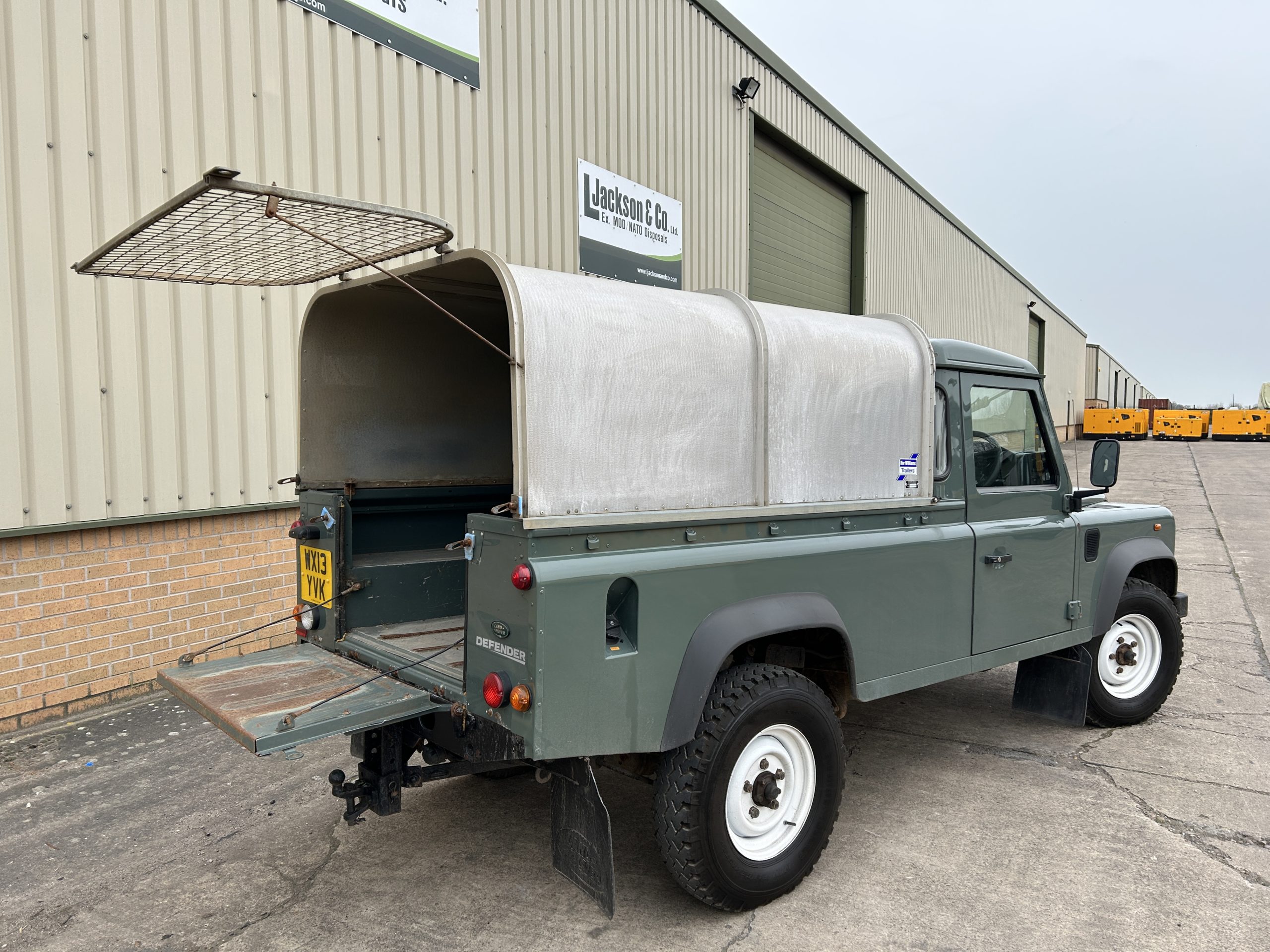 Land Rover Defender 110 Pickup
