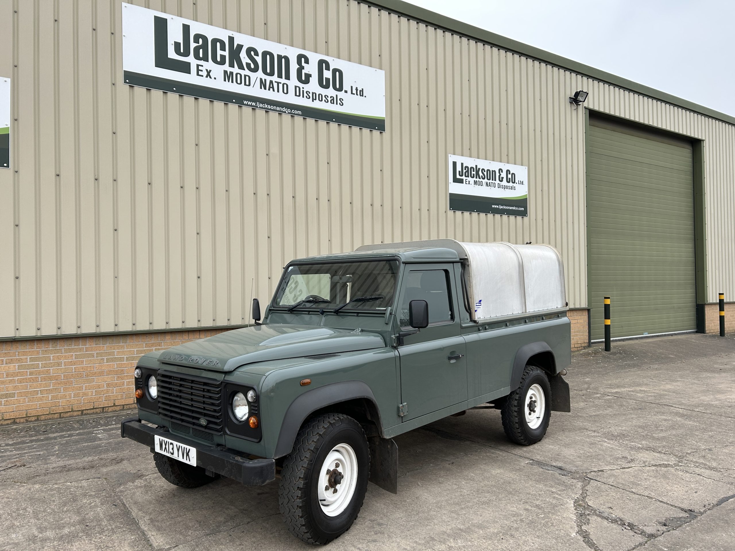Land Rover Defender 110 Pickup