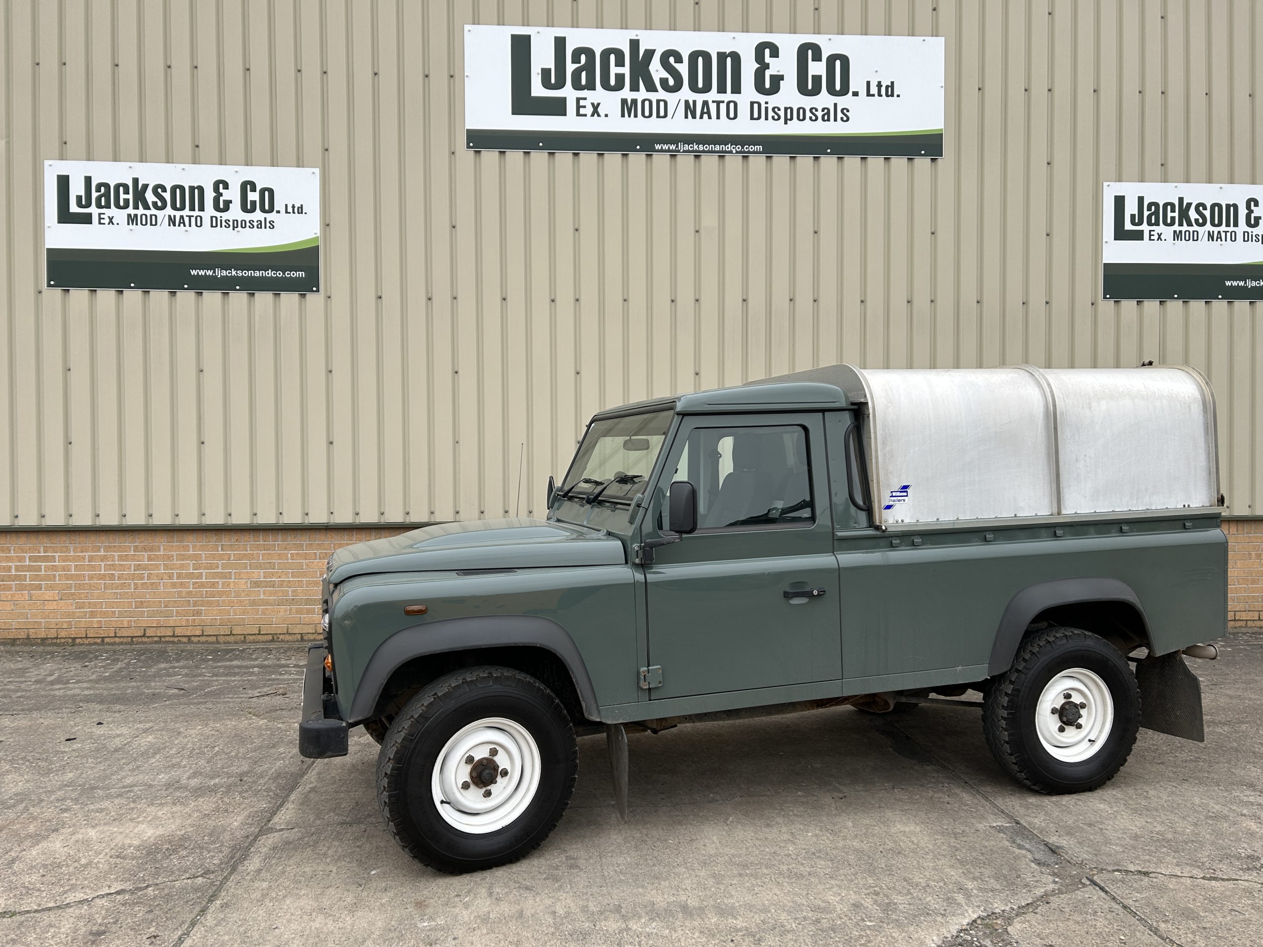 Land Rover Defender 110 Pickup