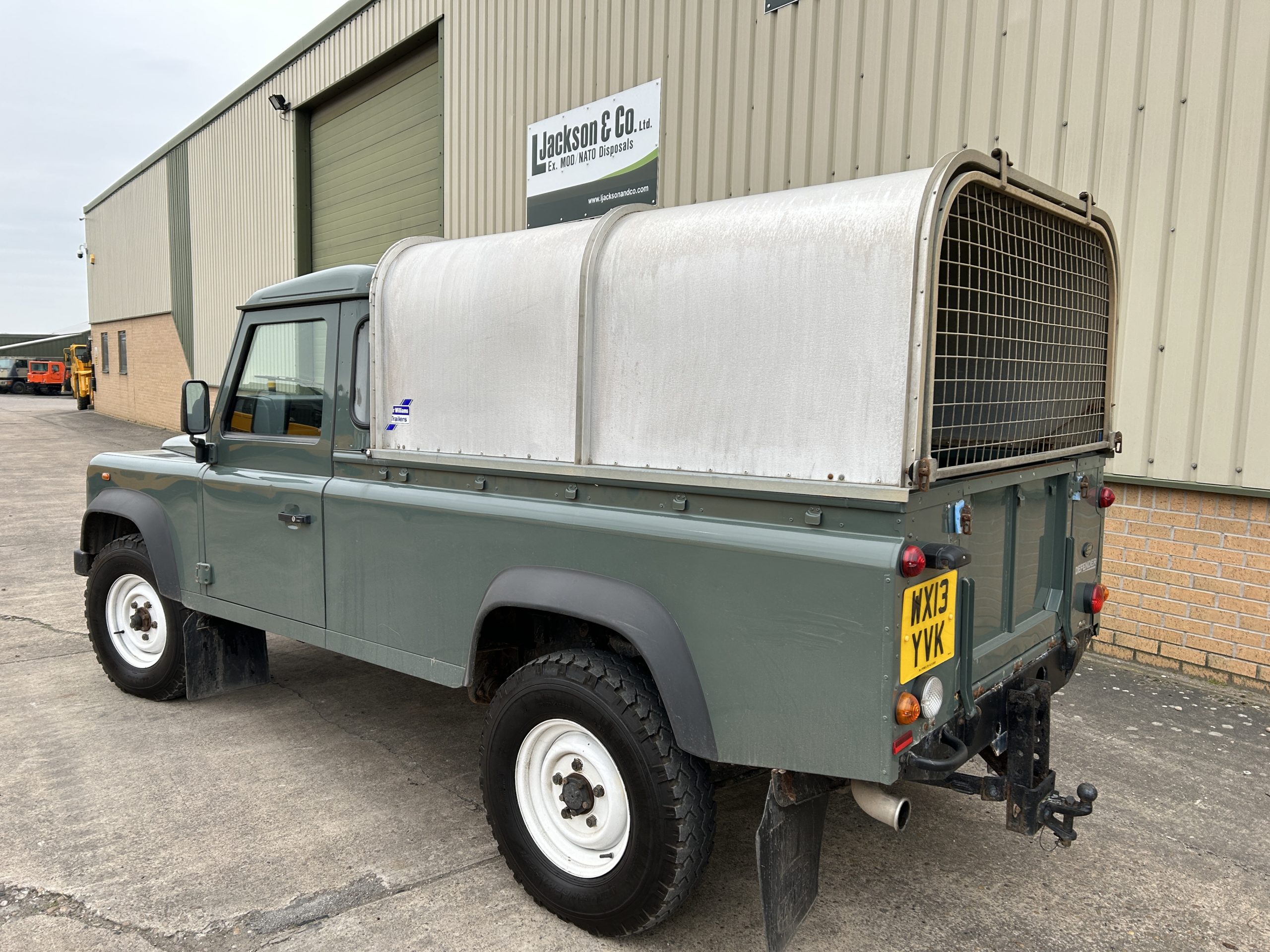 Land Rover Defender 110 Pickup