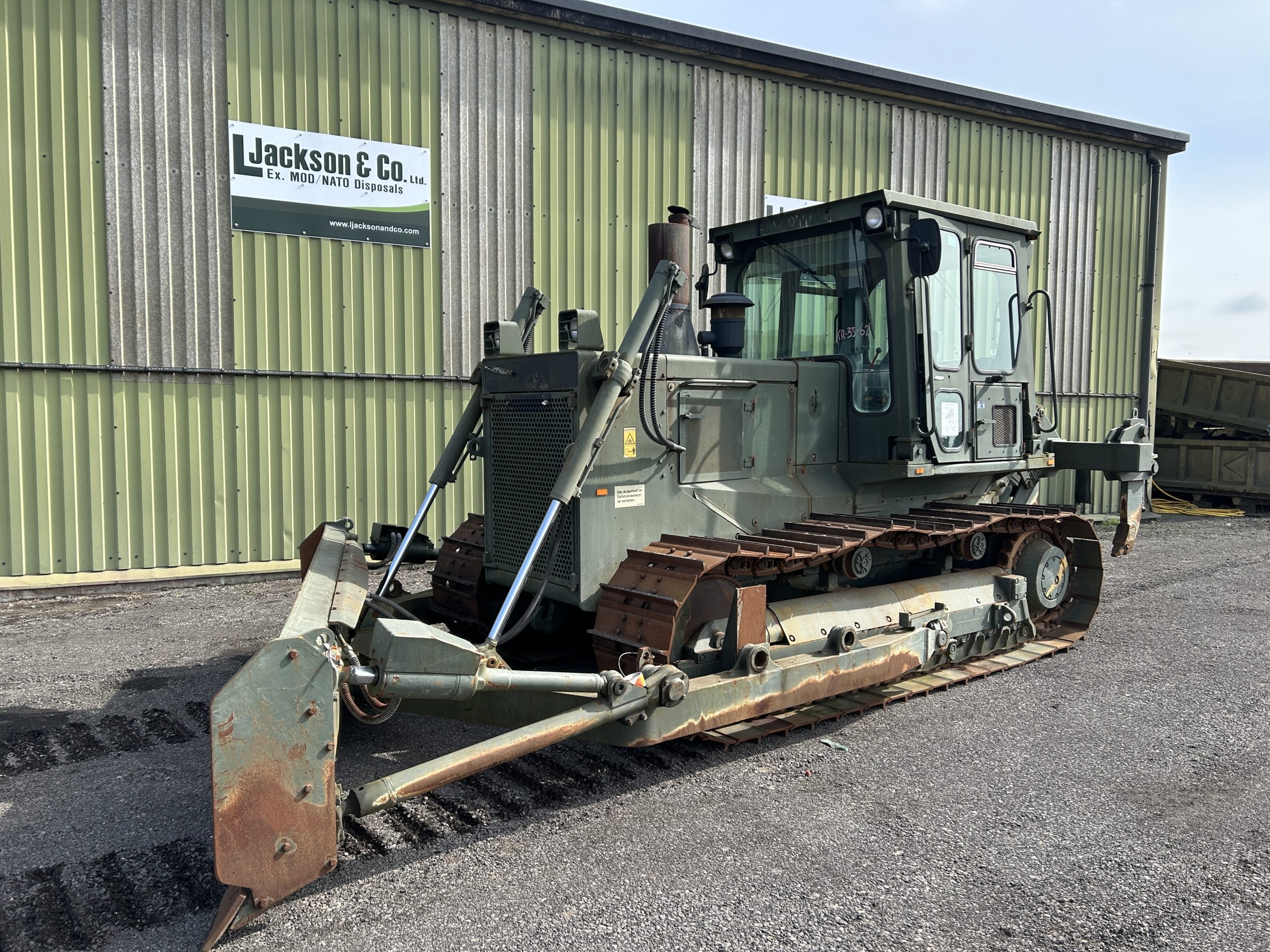 Hanomag D680E Dozer with Ripper