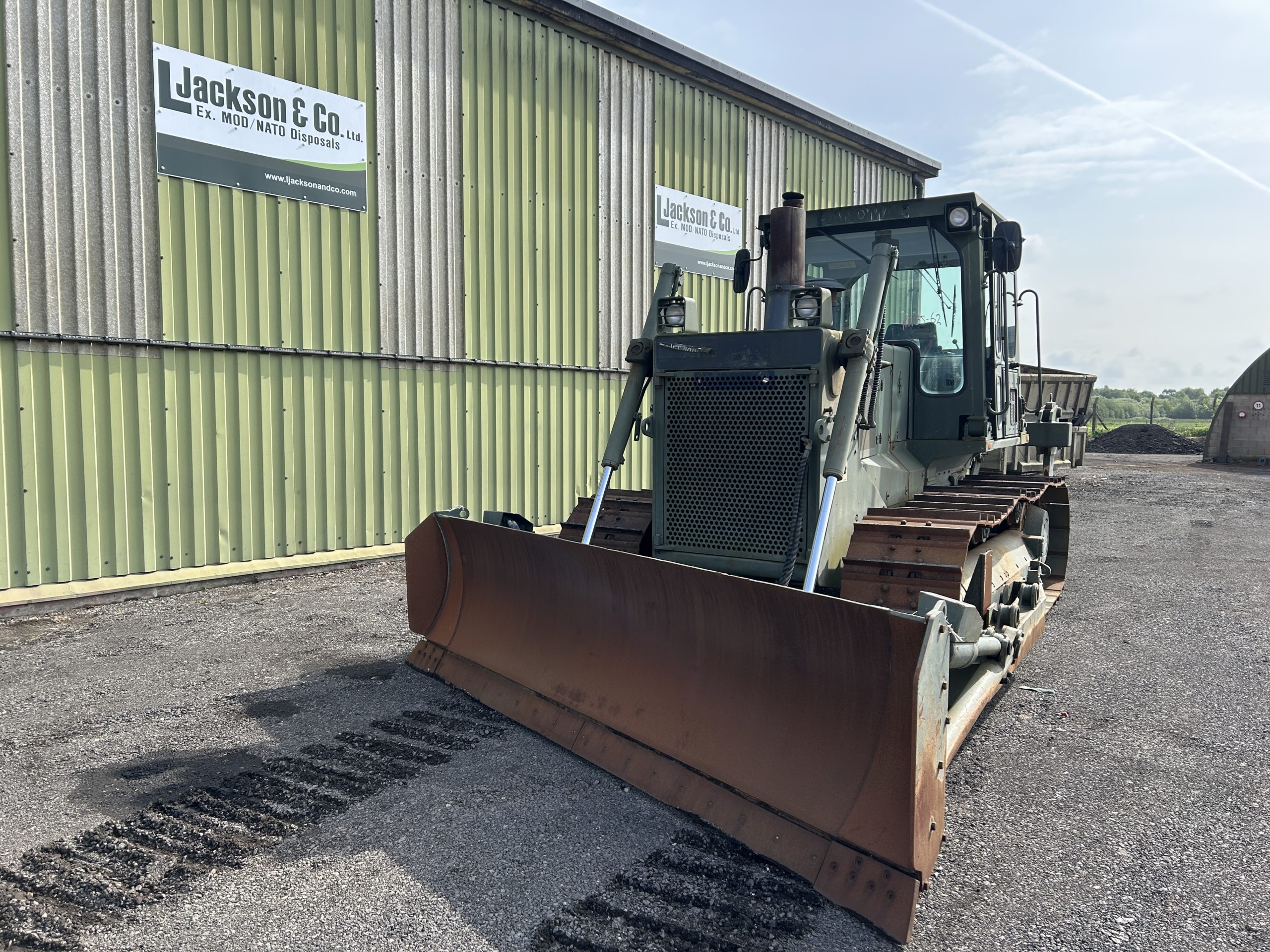 Hanomag D680E Dozer with Ripper