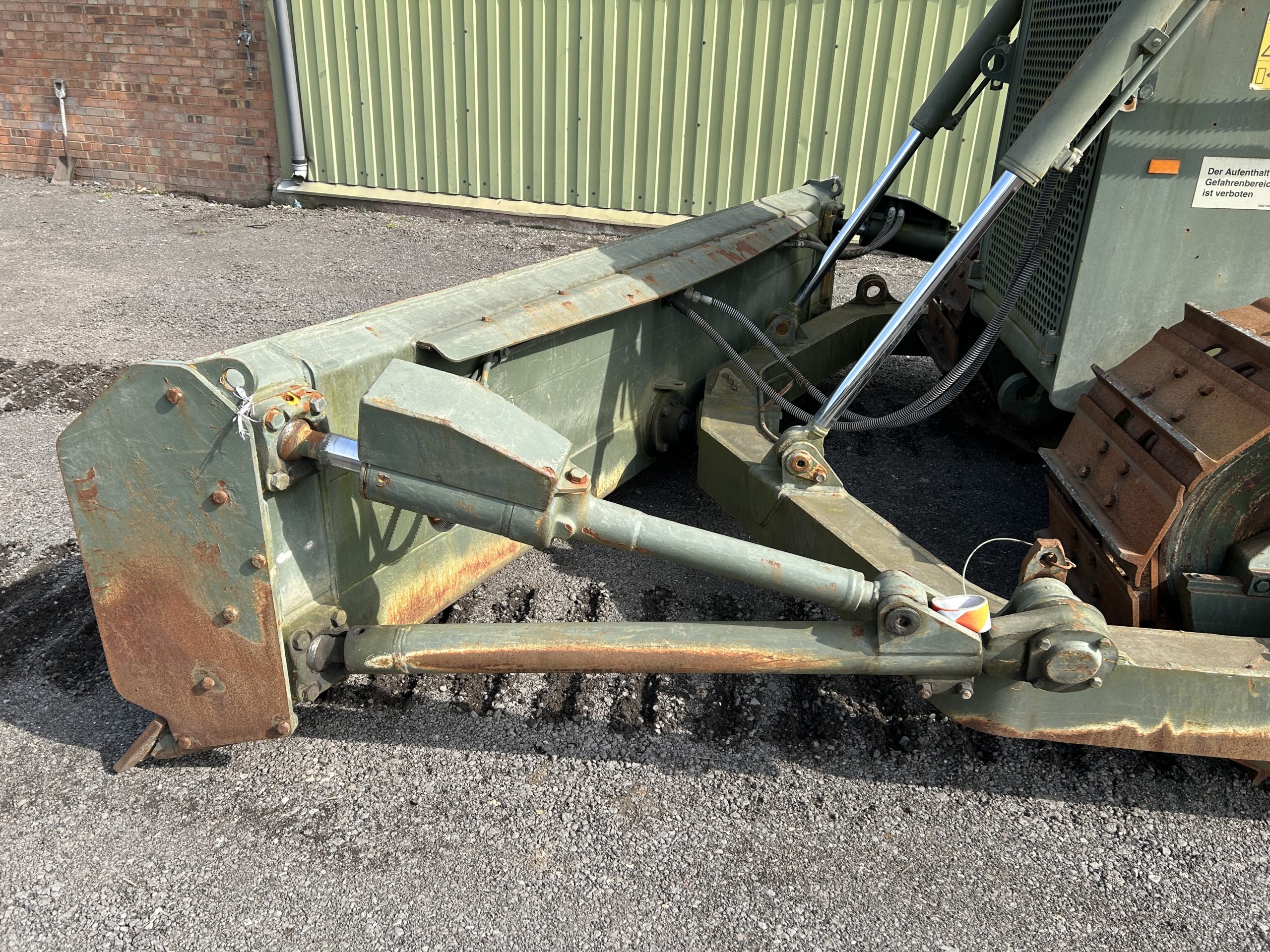 Hanomag D680E Dozer with Ripper
