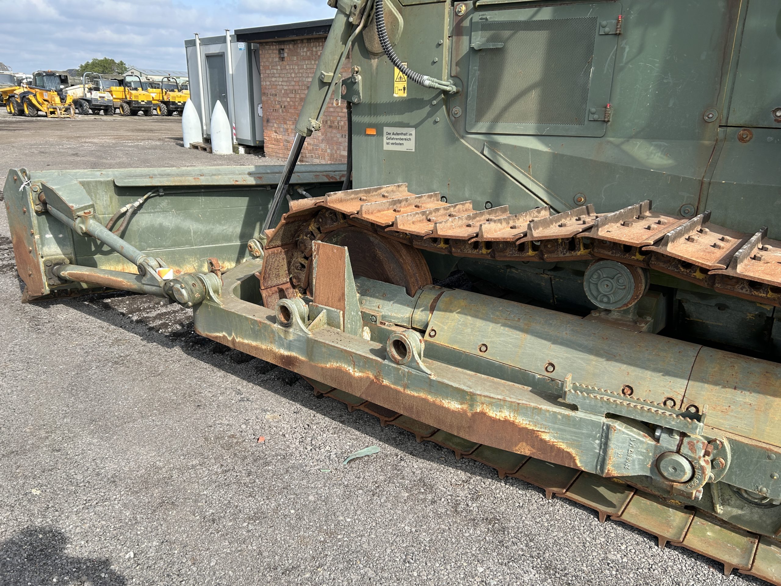 Hanomag D680E Dozer with Ripper