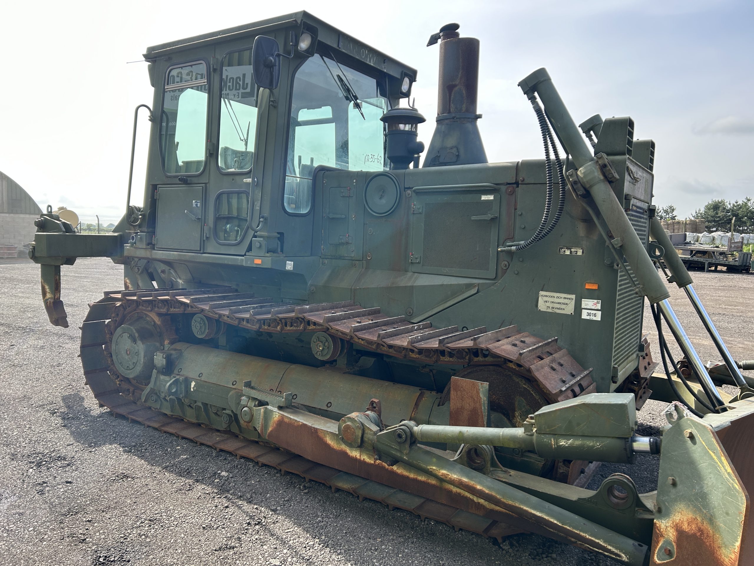 Hanomag D680E Dozer with Ripper