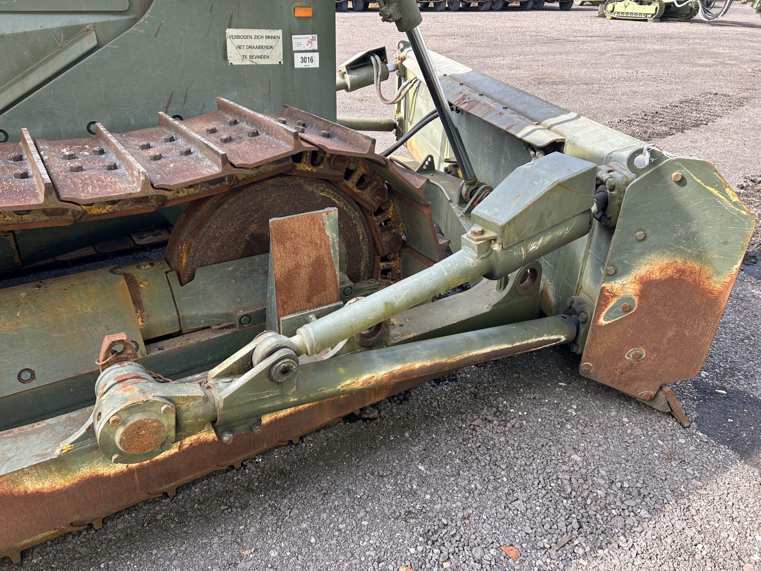 Hanomag D680E Dozer with Ripper