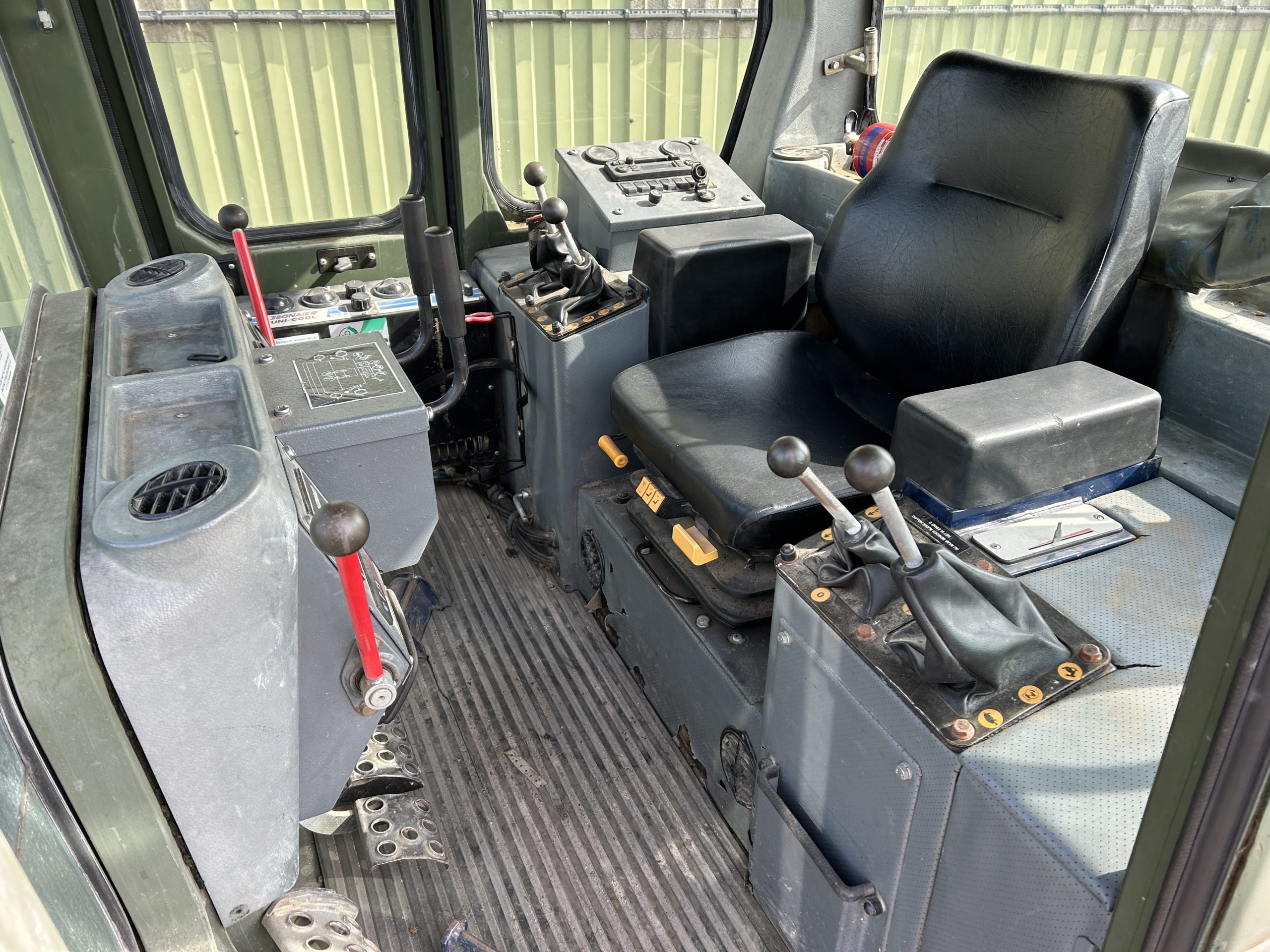 Hanomag D680E Dozer with Ripper