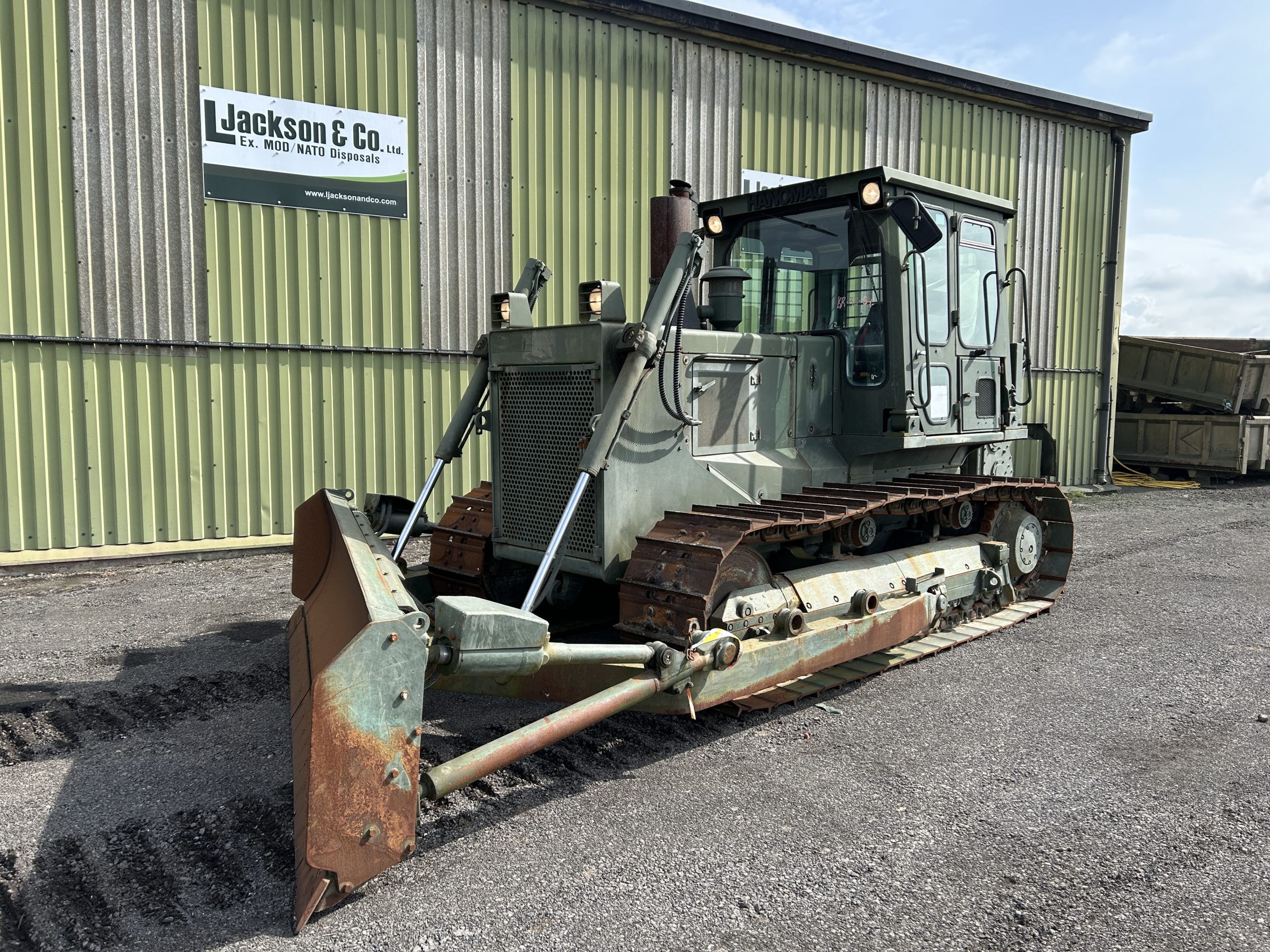 Hanomag D680E Dozer with Winch