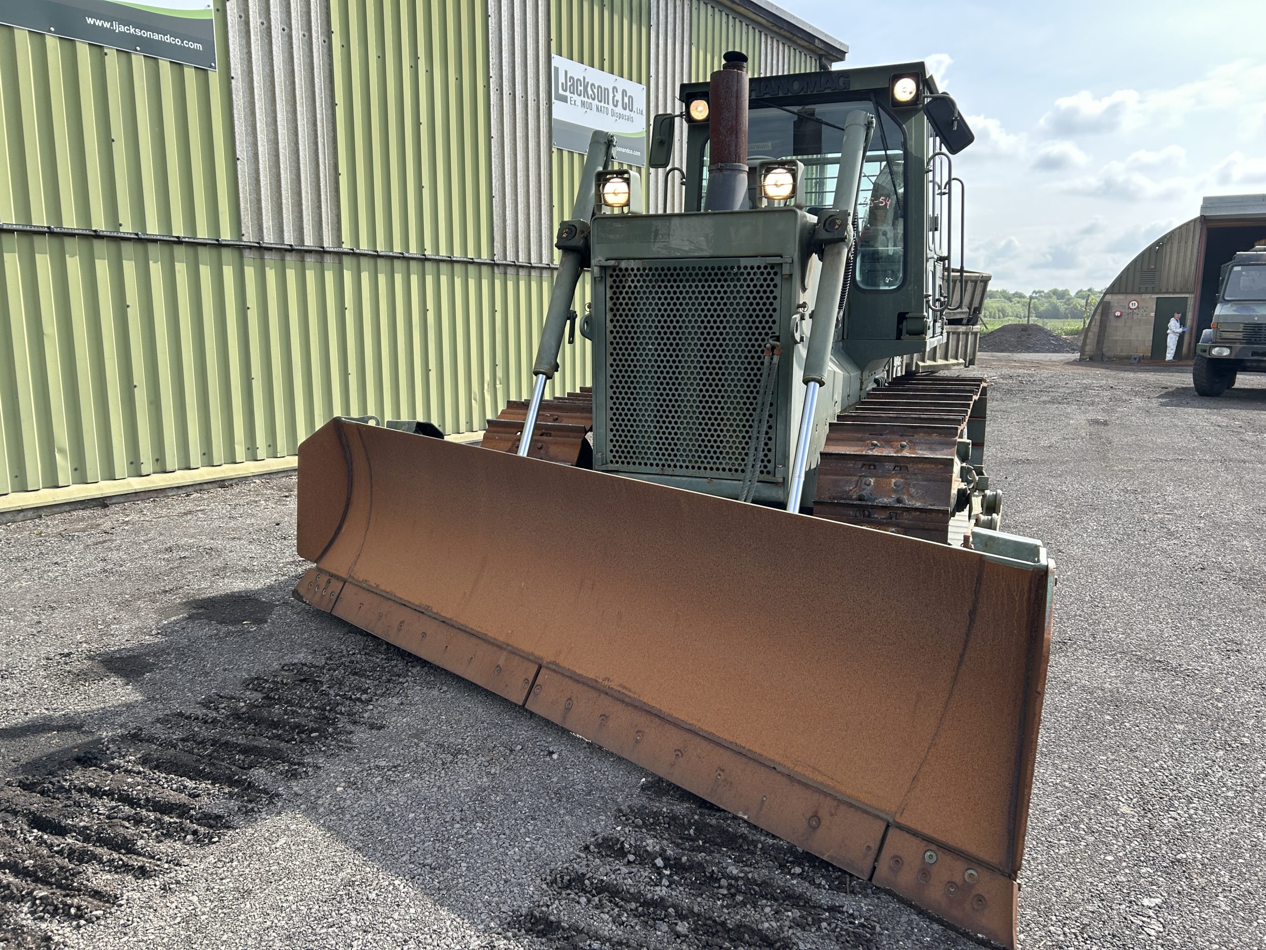 Hanomag D680E Dozer with Winch