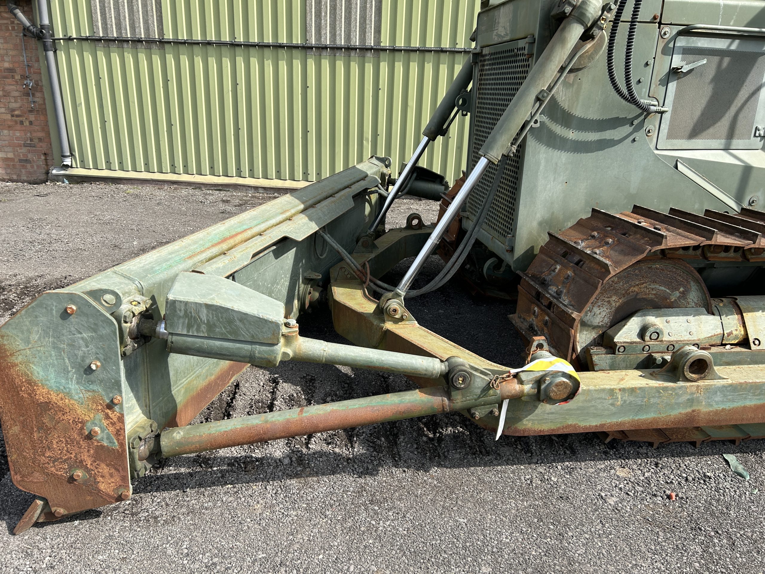 Hanomag D680E Dozer with Winch