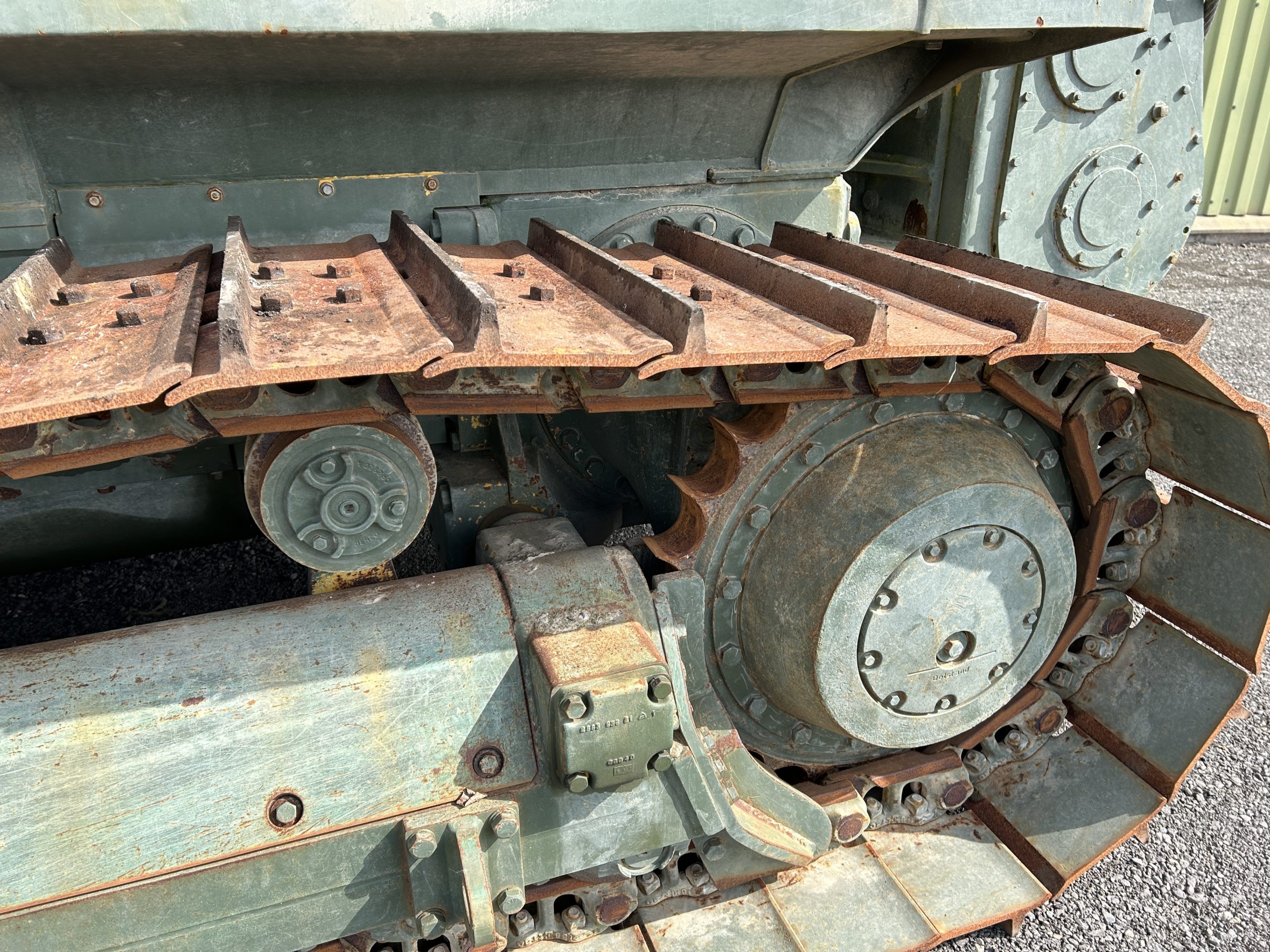 Hanomag D680E Dozer with Winch