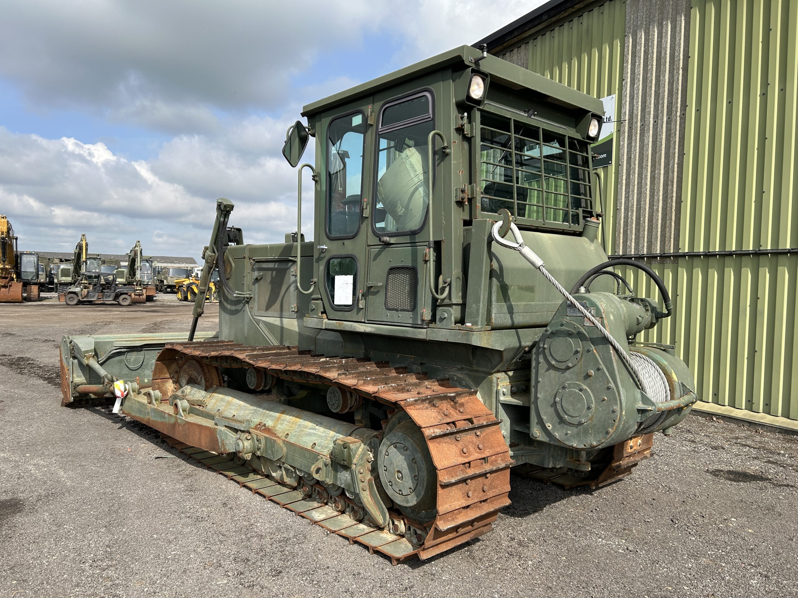 Hanomag D680E Dozer with Winch