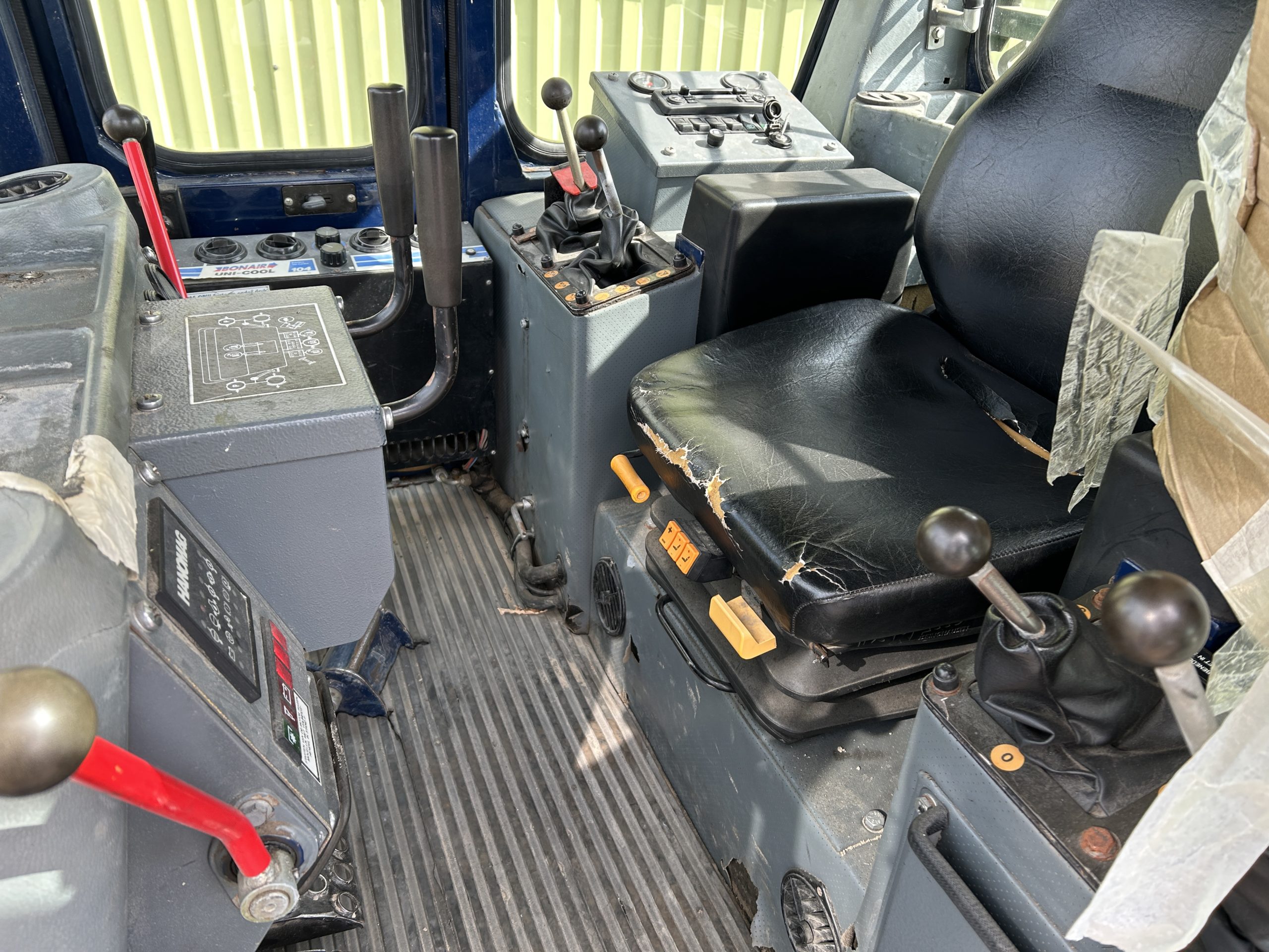 Hanomag D680E Dozer with Winch