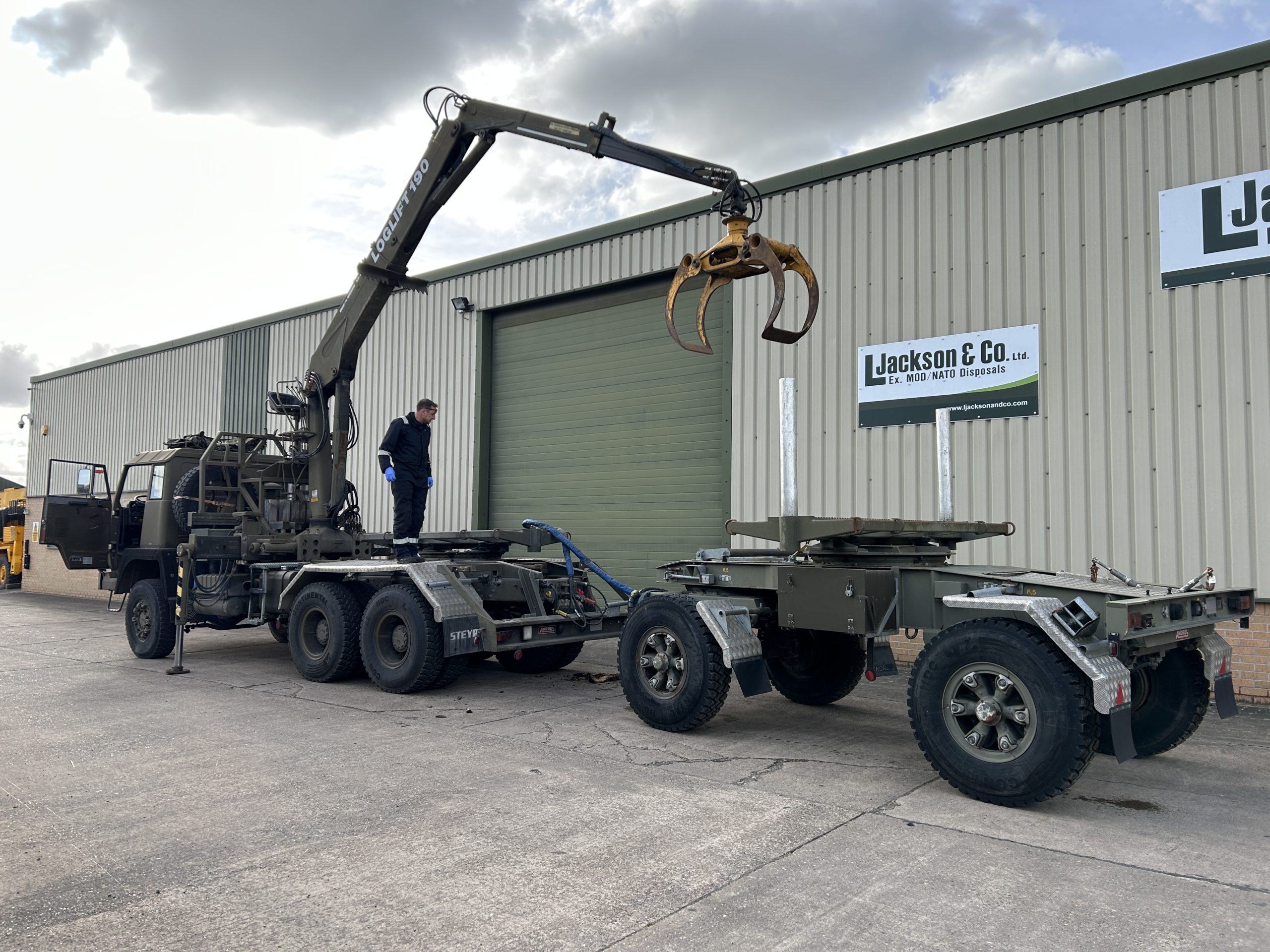 Steyr 1491.310 6×6 Timber Loglift Truck