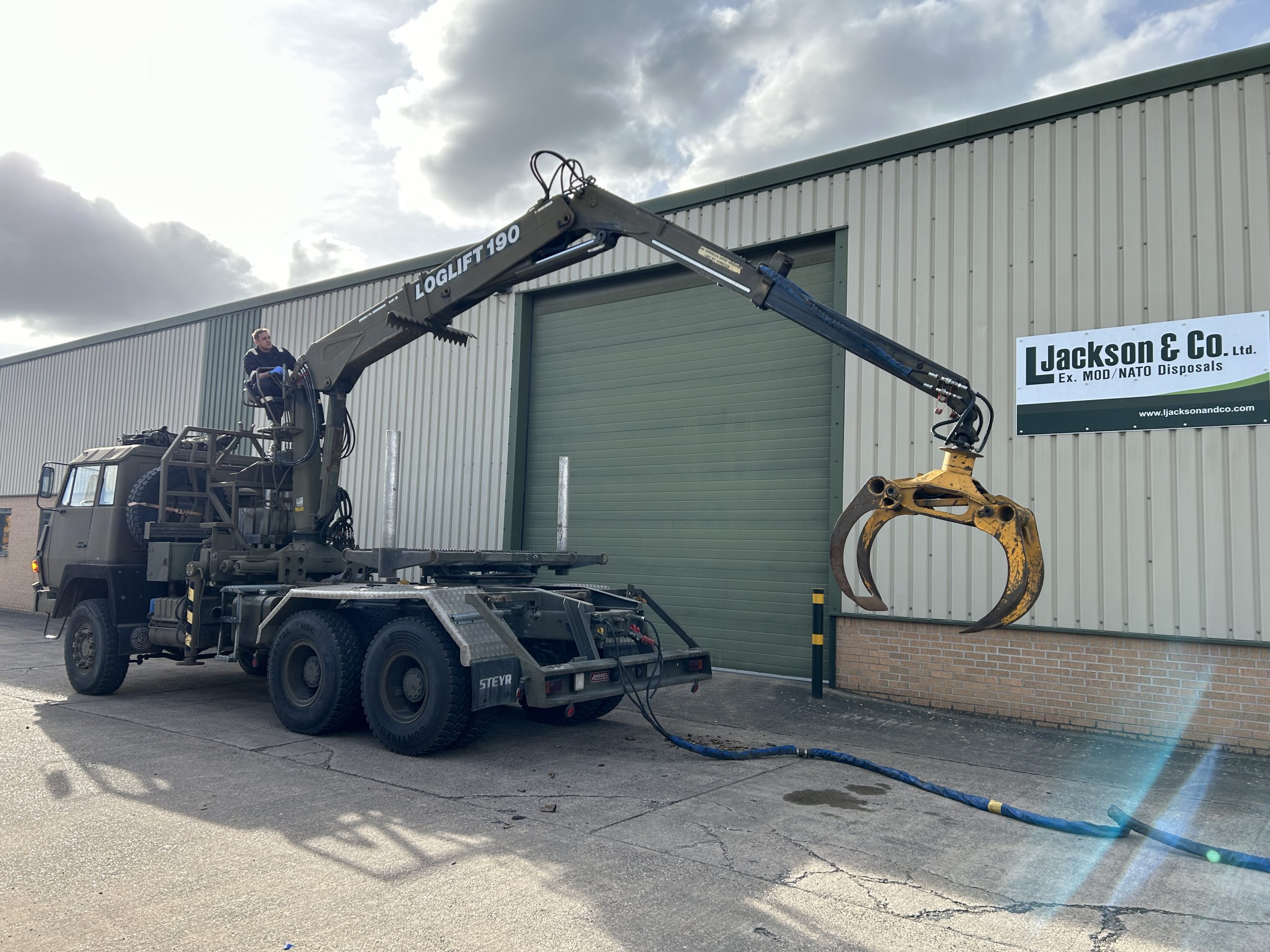 Steyr 1491.310 6×6 Timber Loglift Truck