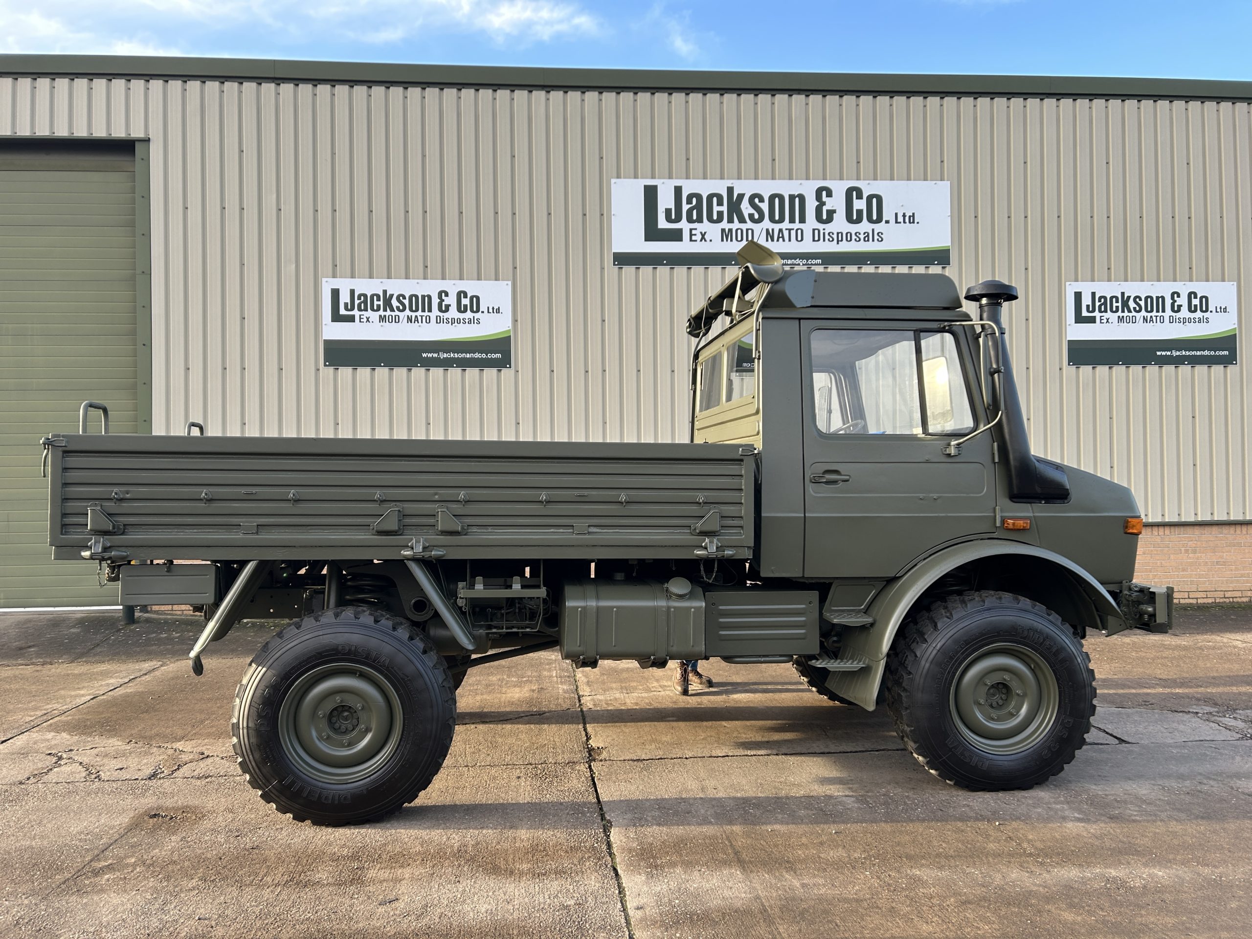 Mercedes Unimog U1300L 4×4 Drop Side Cargo Truck