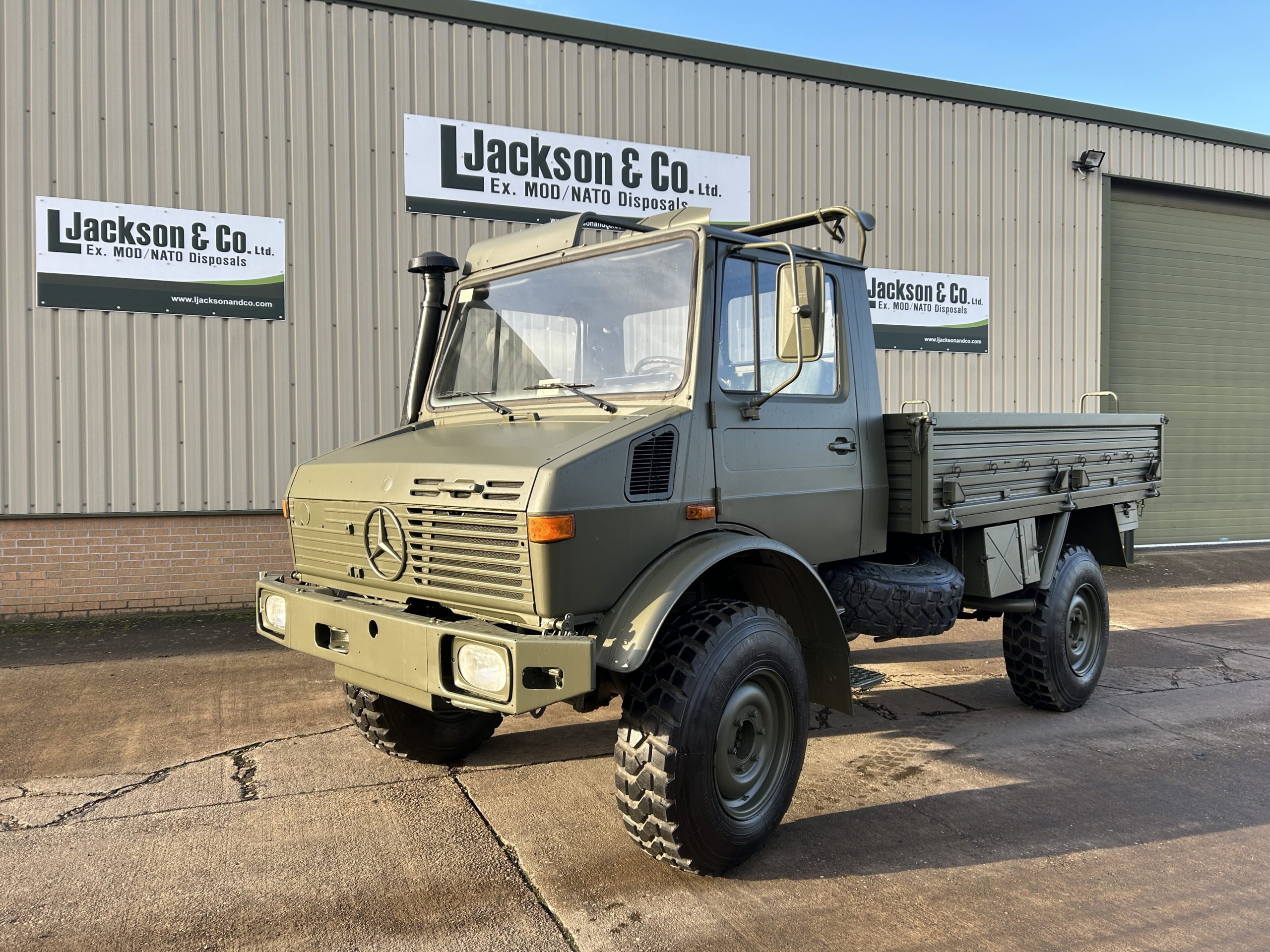 Mercedes Unimog U1300L 4×4 Drop Side Cargo Truck
