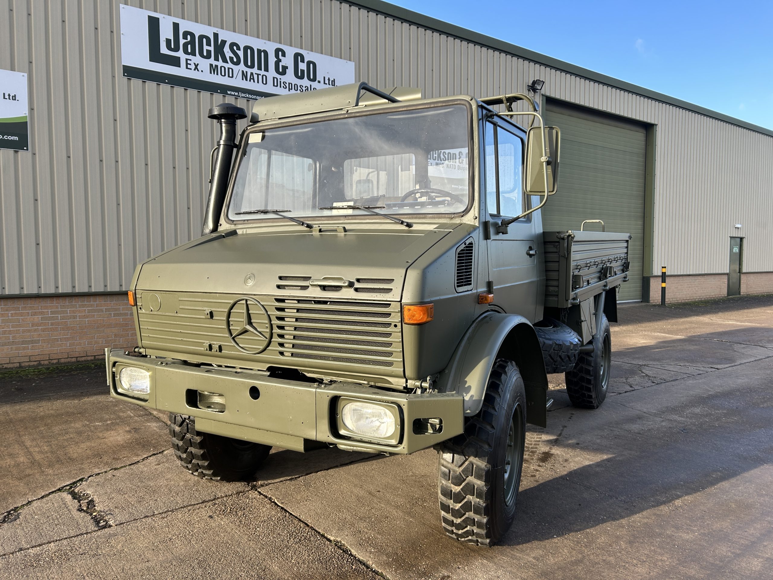 Mercedes Unimog U1300L 4×4 Drop Side Cargo Truck