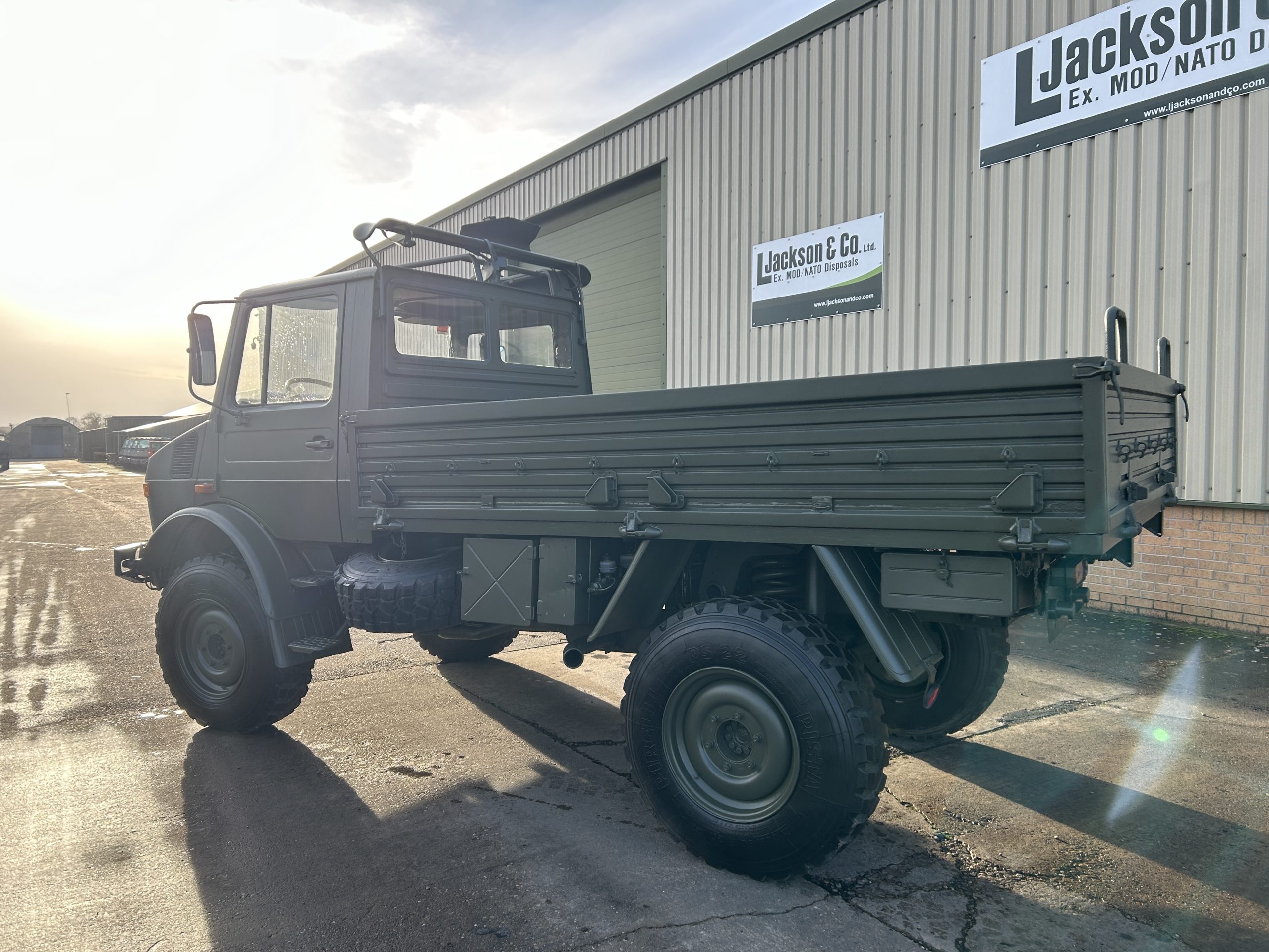 Mercedes Unimog U1300L 4×4 Drop Side Cargo Truck