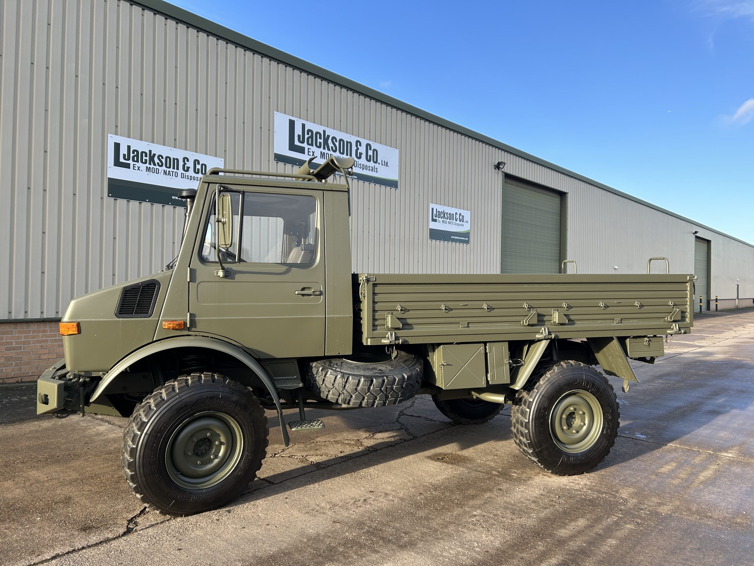 Mercedes Unimog U1300L 4×4 Drop Side Cargo Truck