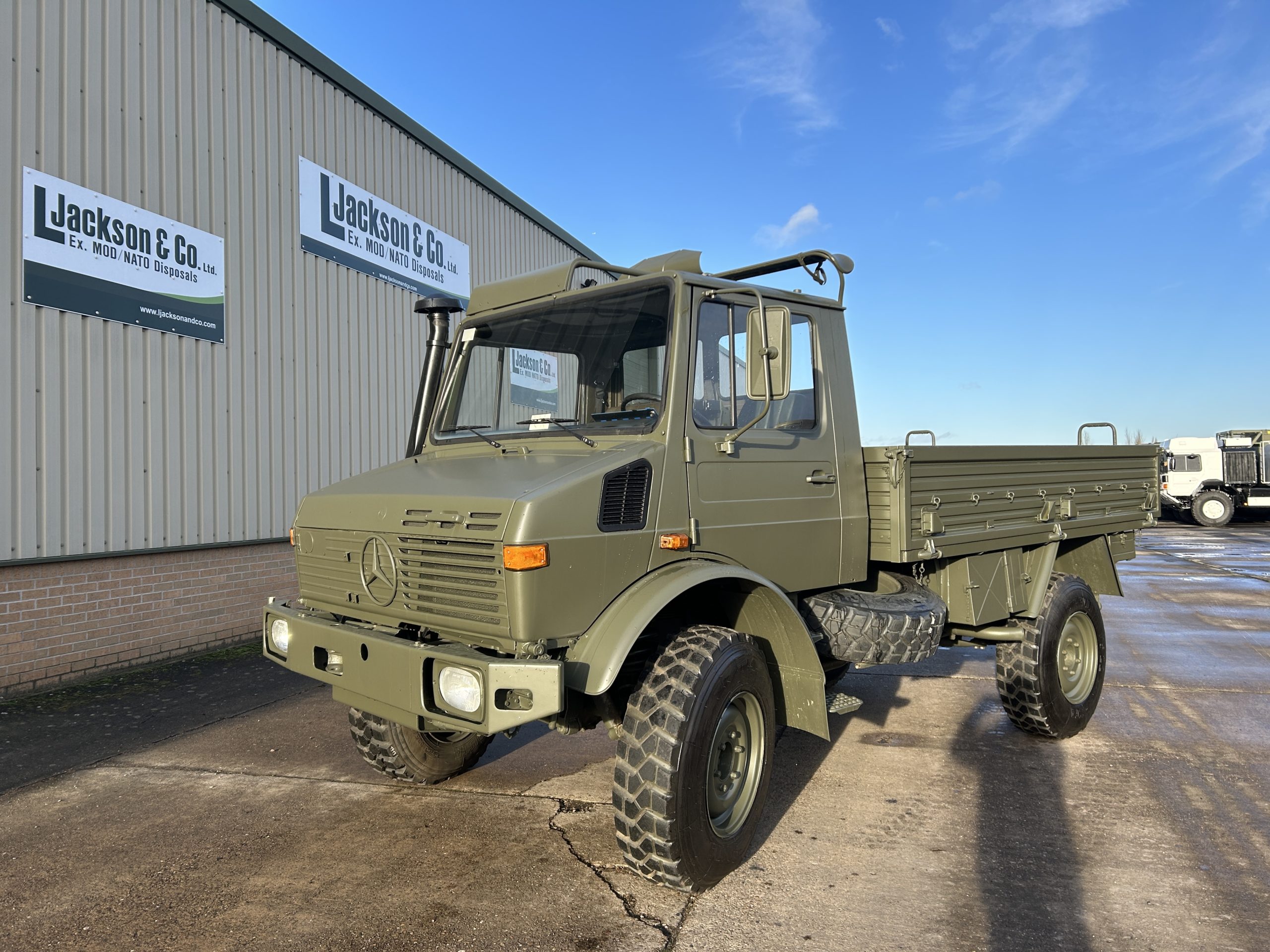 Mercedes Unimog U1300L 4×4 Drop Side Cargo Truck