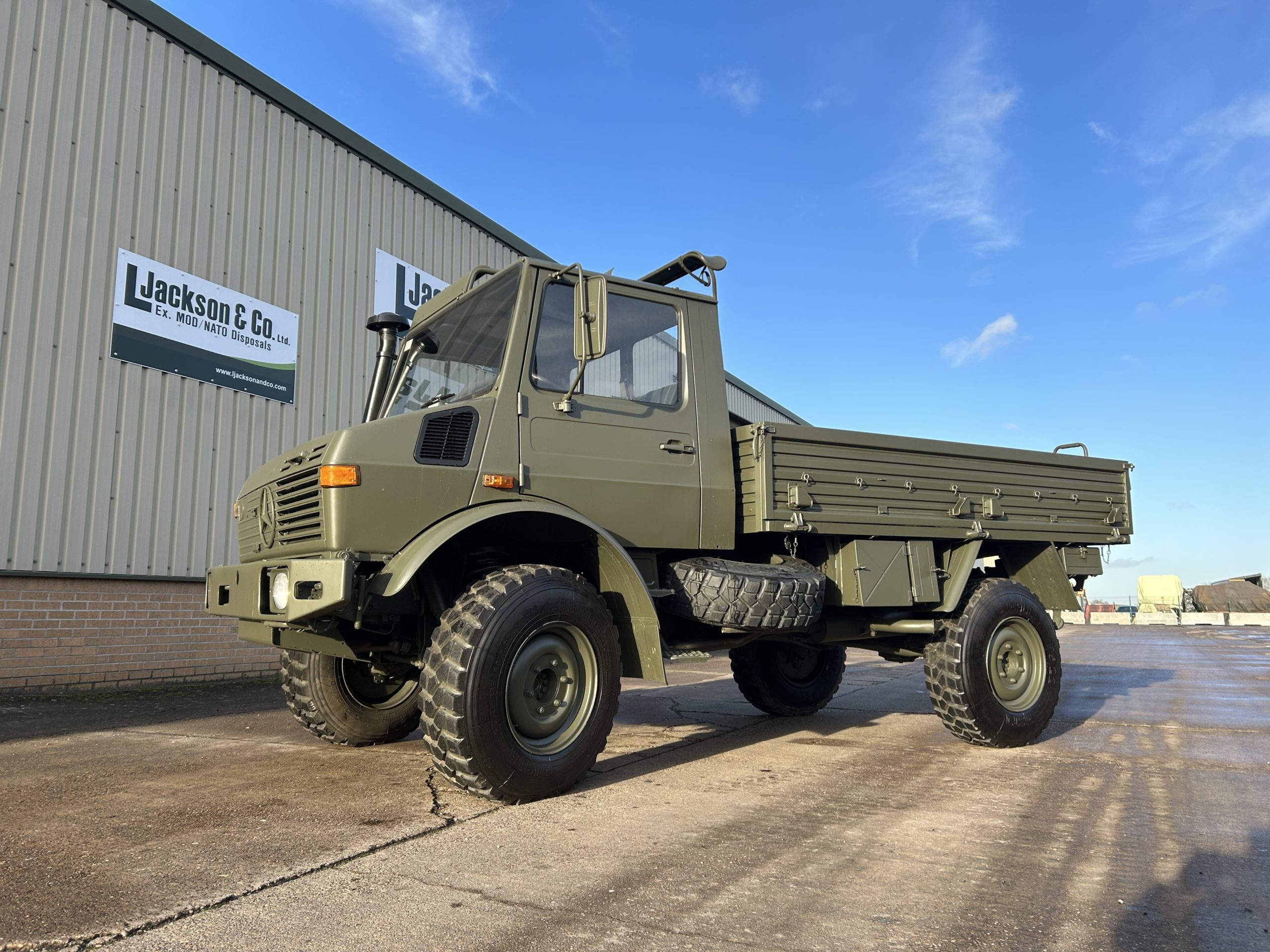 Mercedes Unimog U1300L 4×4 Drop Side Cargo Truck